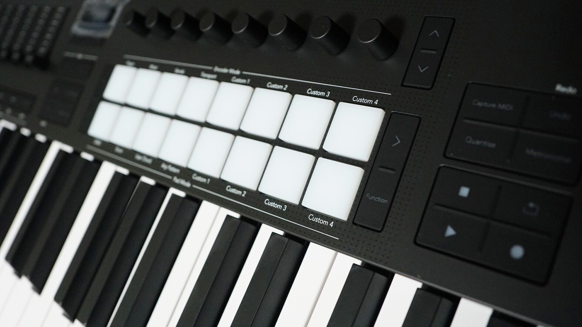レビュー 】 NOVATION Launchkey 49 MK4 MIDIキーボード|ぼんちゃん レビュー 】 NOVATION Launchkey 49 MK4 MIDIキーボード|ぼんちゃん