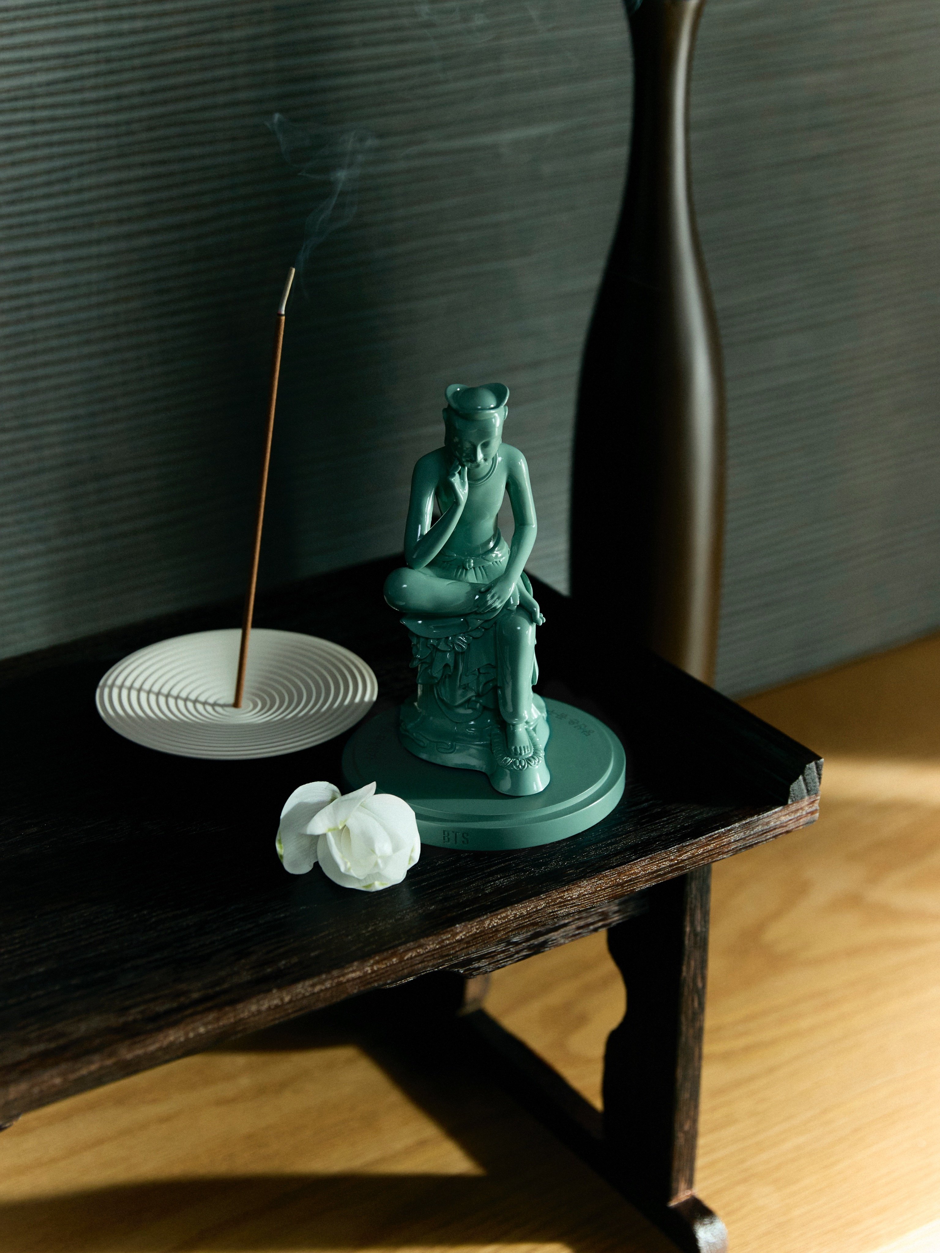 BTS ダルマジュン2024半跏思惟像仏像