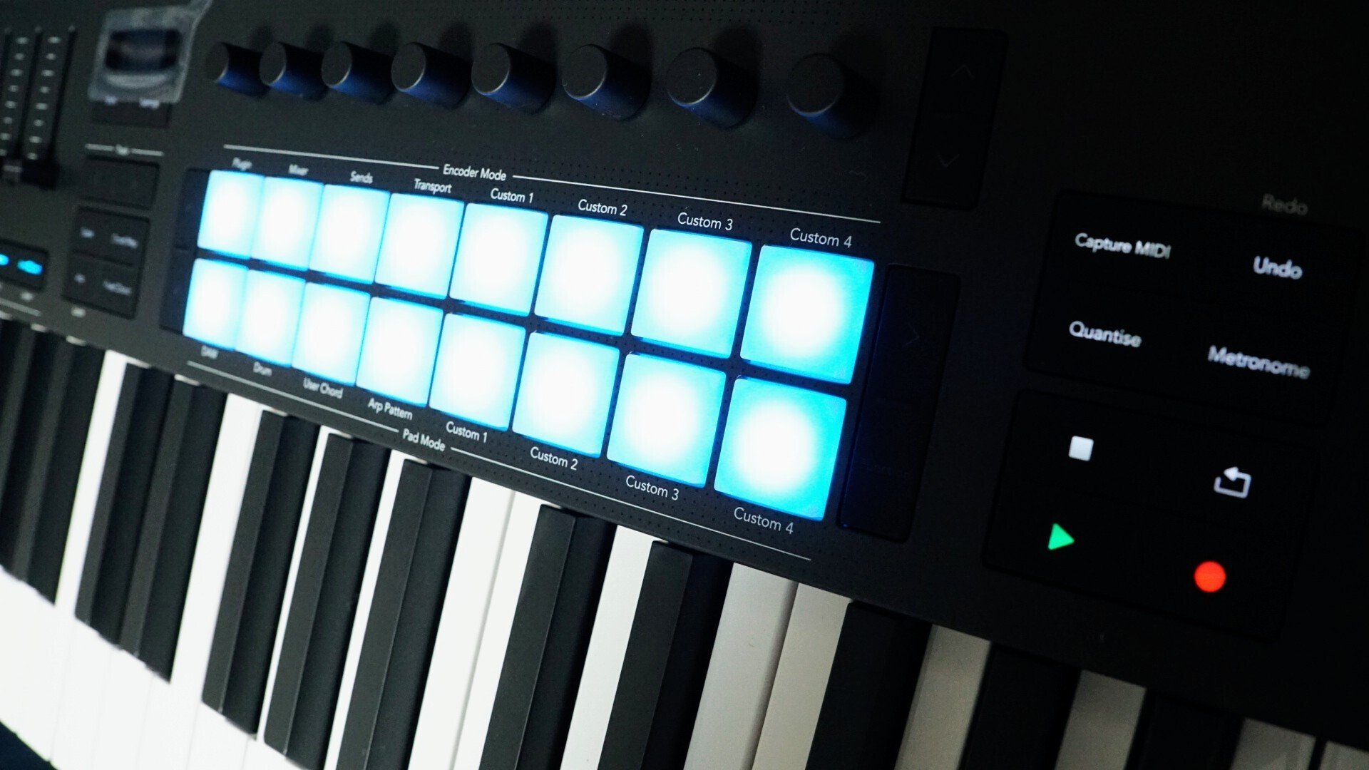 レビュー 】 NOVATION Launchkey 49 MK4 MIDIキーボード|ぼんちゃん レビュー 】 NOVATION Launchkey 49 MK4 MIDIキーボード|ぼんちゃん