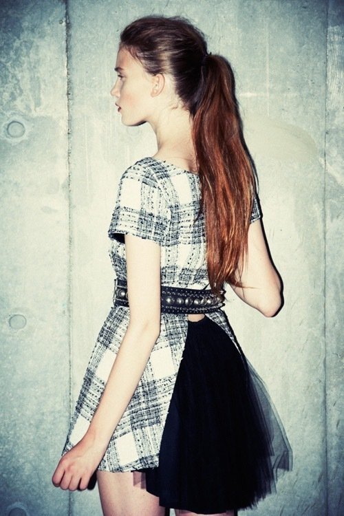 オフィーリアの影響を受けて：ミハラヤスヒロの靴とワンピース｜UNKNOWN 