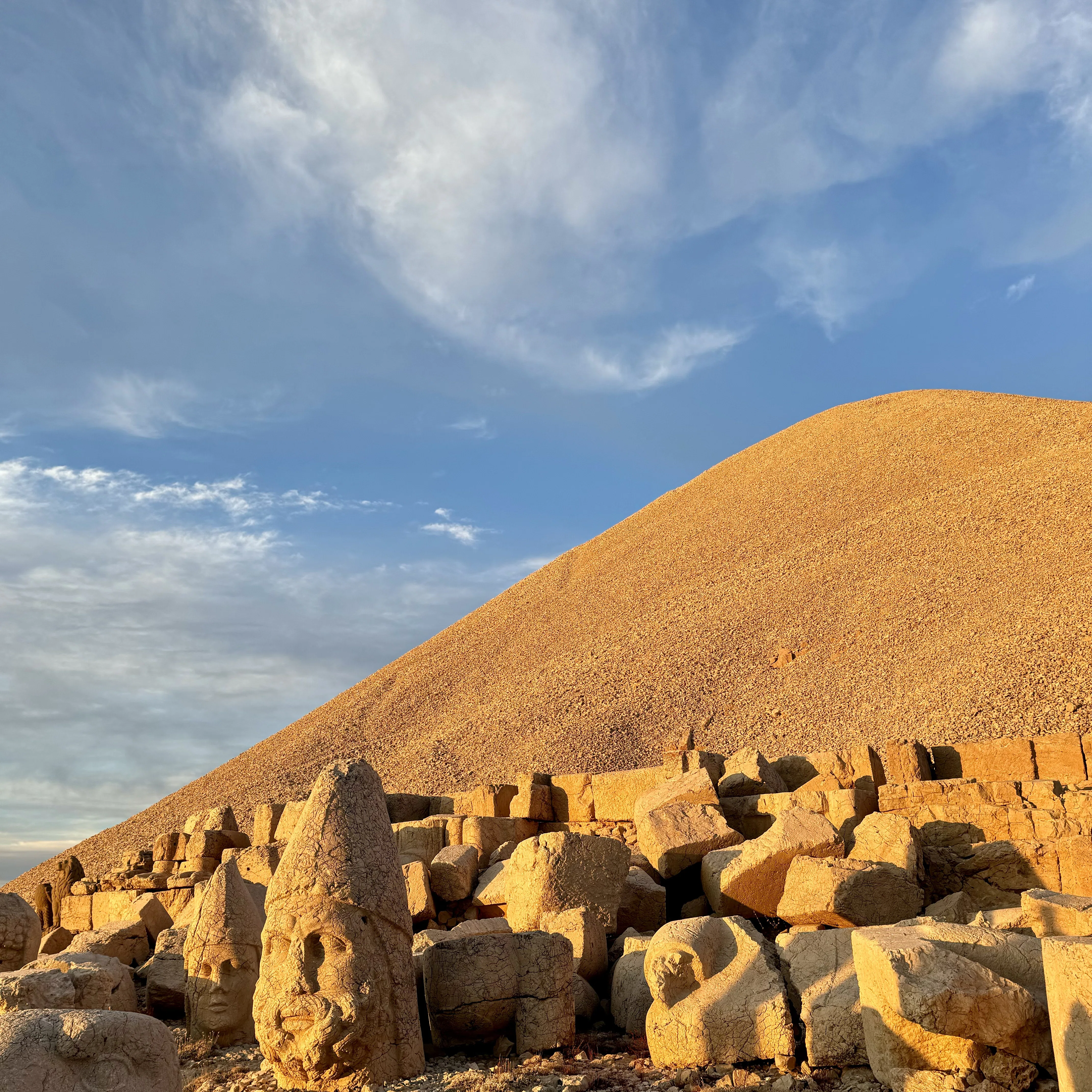 秘境ネムルト山の絶景！これぞ。謎に包まれた世界遺産inトルコ