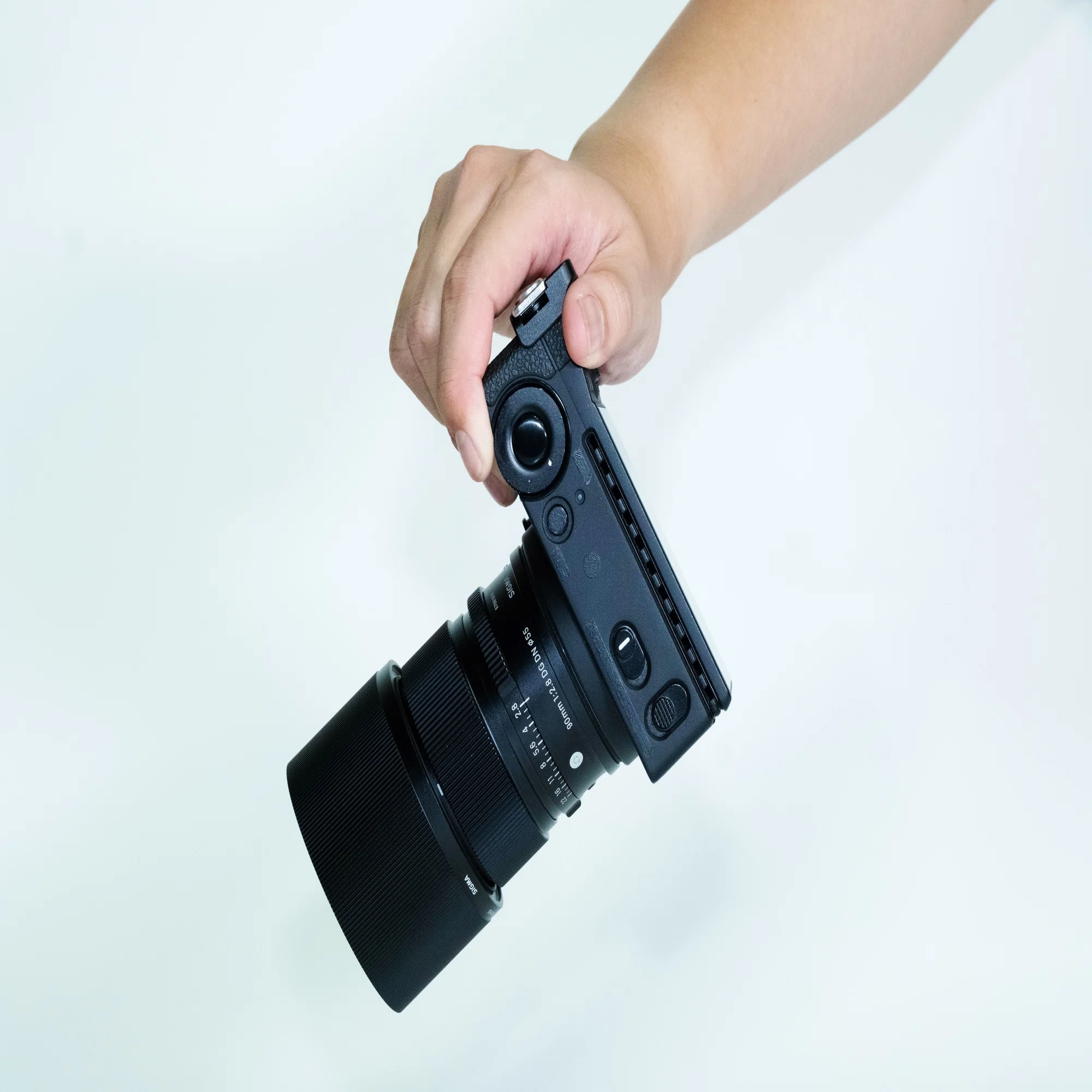 再入荷しました！】SIGMA fp専用の小さなグリップ、Thumb Grip II 