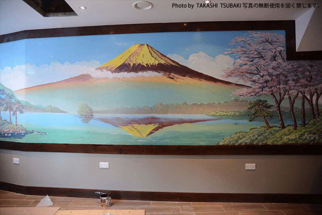 となり会員さんが企画したプロジェクト「海外で富士山絵を描き