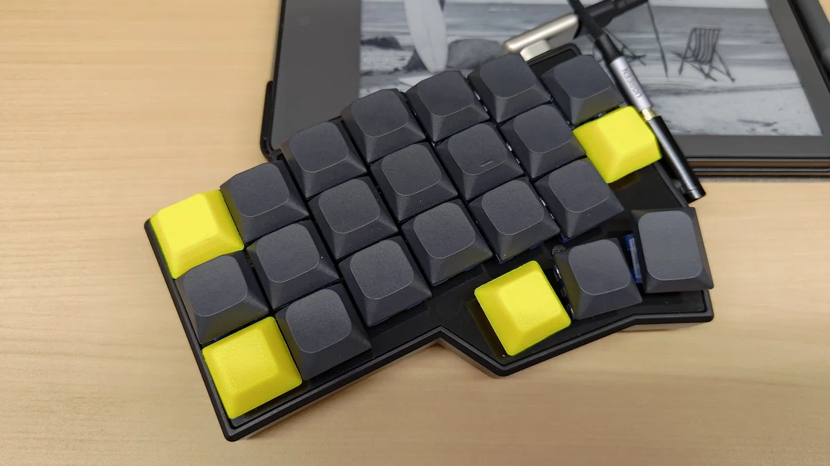 Corne V4 Cherryのキーキャップ購入(サイバーパンク仕様)｜鉢-bit