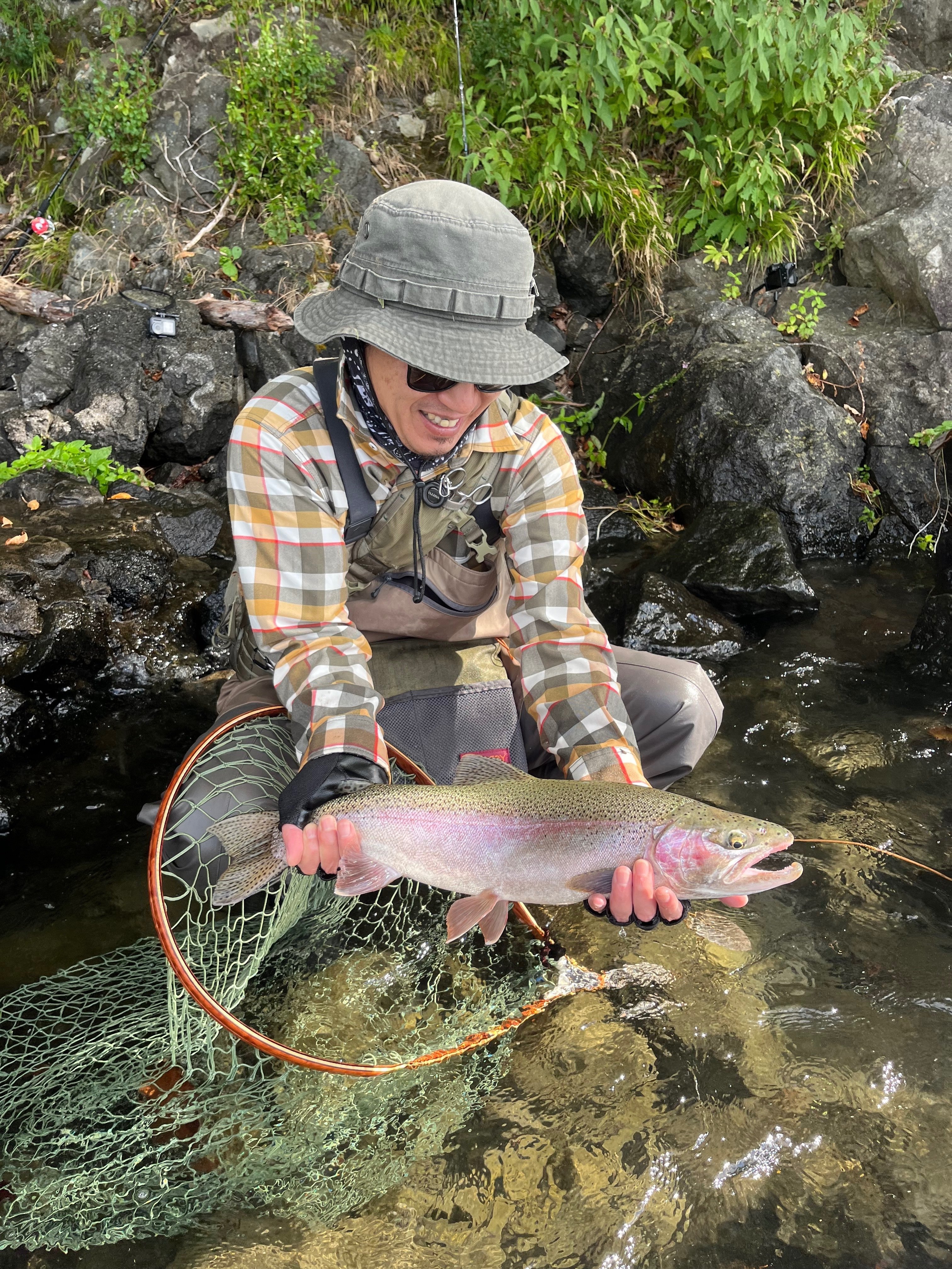 忙しい時間の合間に”支笏湖でネイティブトラウト”！53雄ニジマス