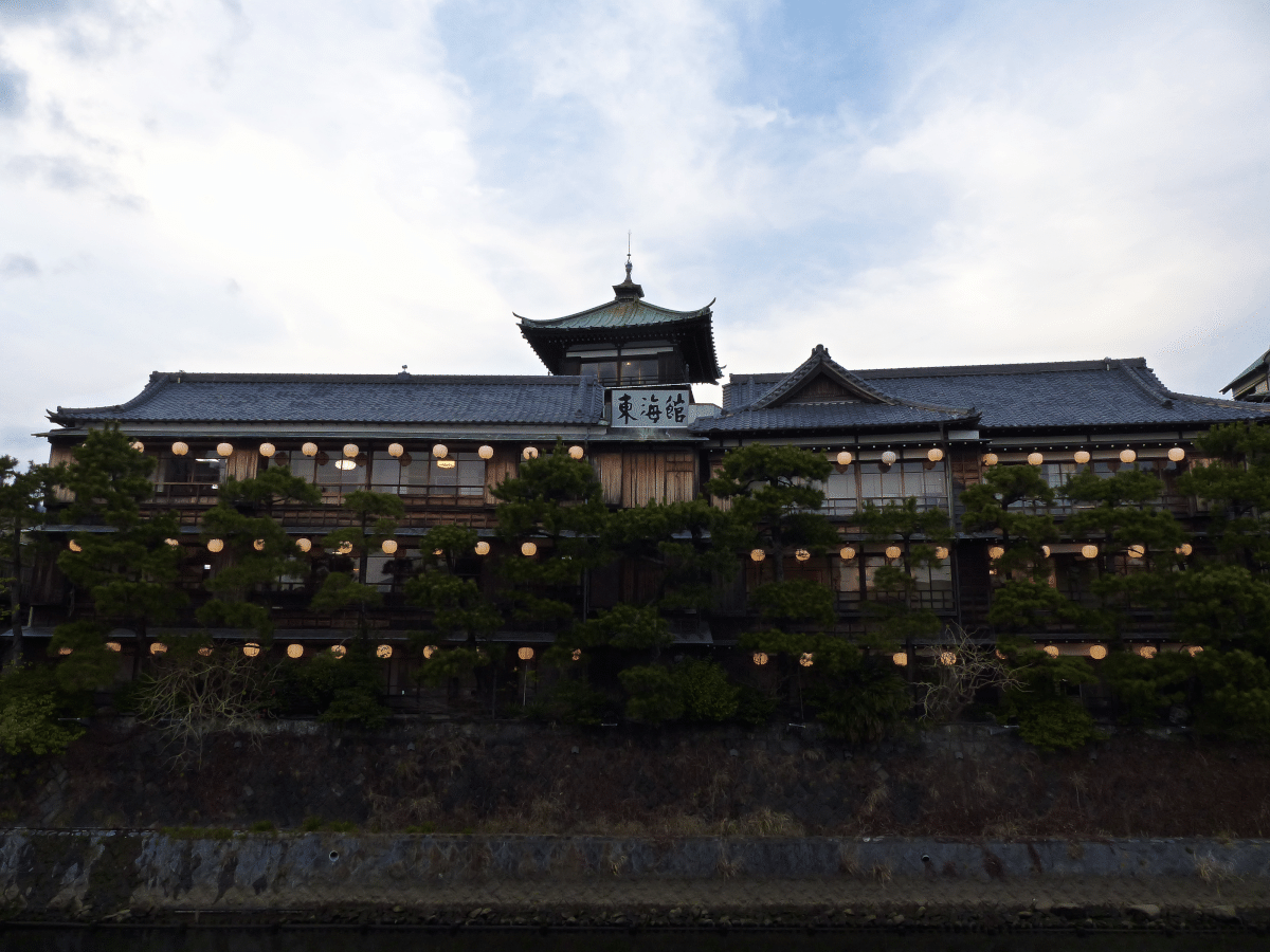 築100年越えの有形文化財に宿泊した話｜じょじょ