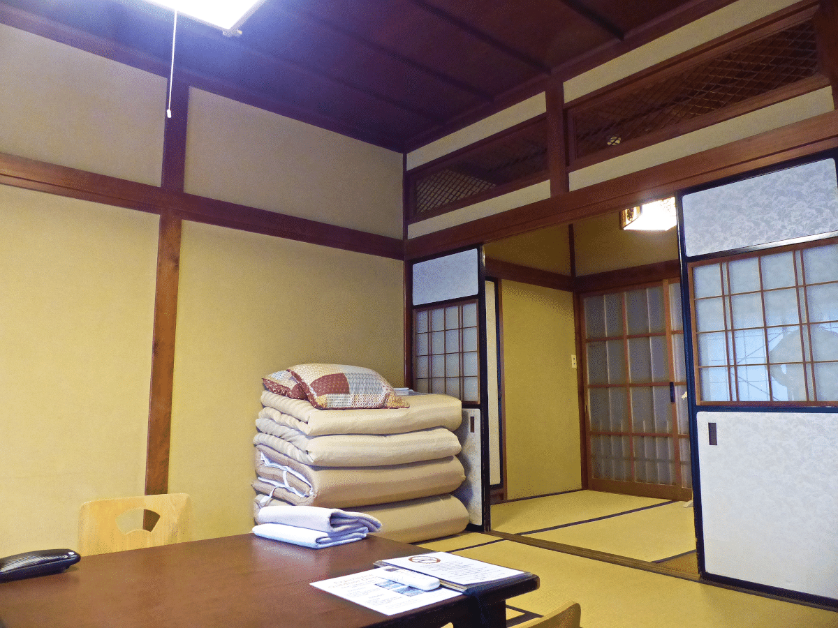 築100年越えの有形文化財に宿泊した話｜じょじょ