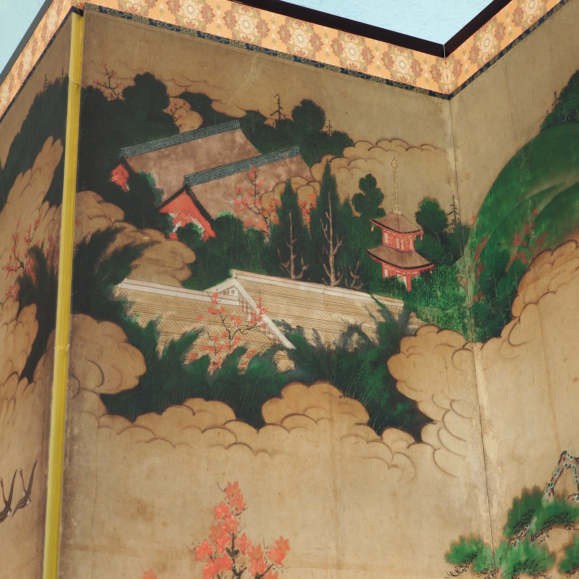 安土桃山時代のパーティーピーポーを描いた国宝《観楓図屏風》……の複製 