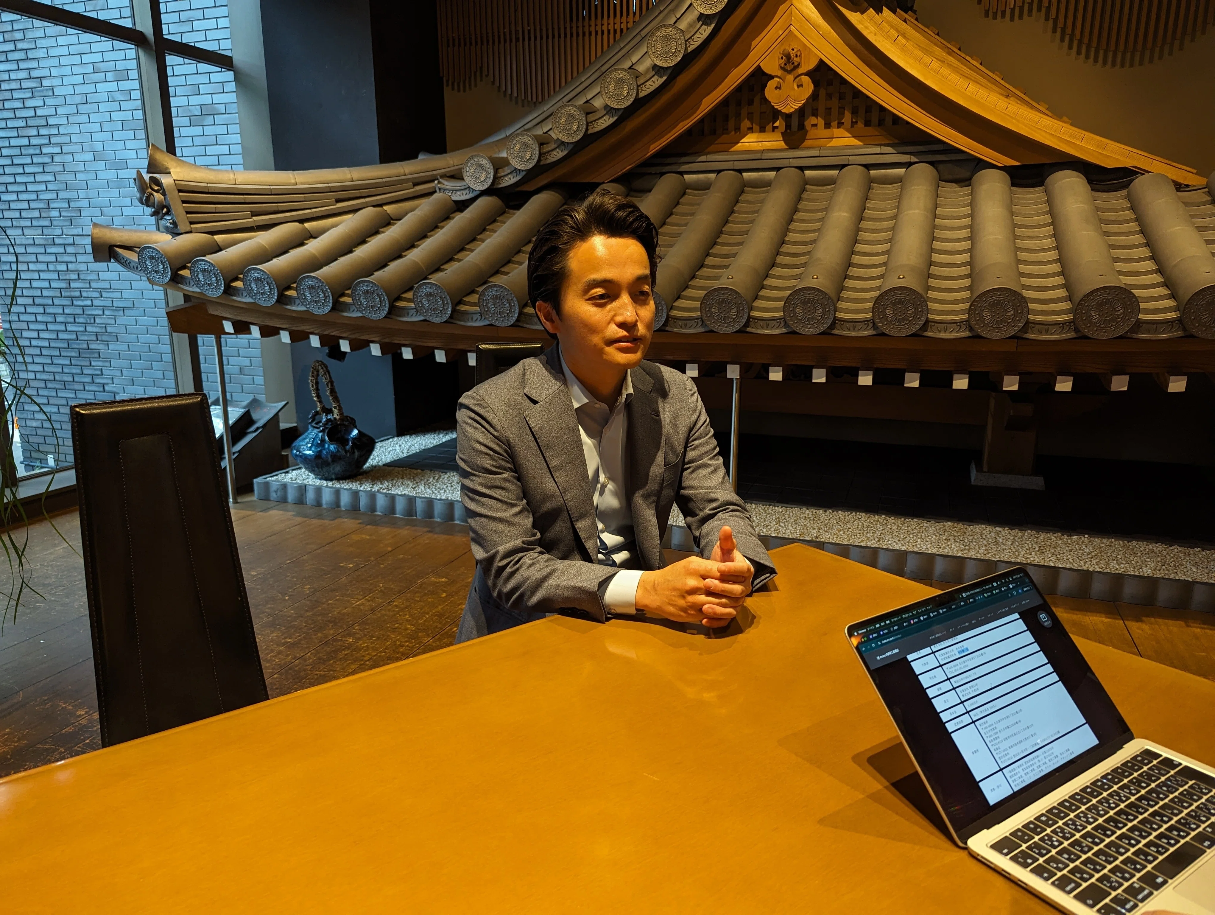坪井利三郎商店 ｜ 創業120年余。老舗瓦屋さんの五代目社長が瓦の
