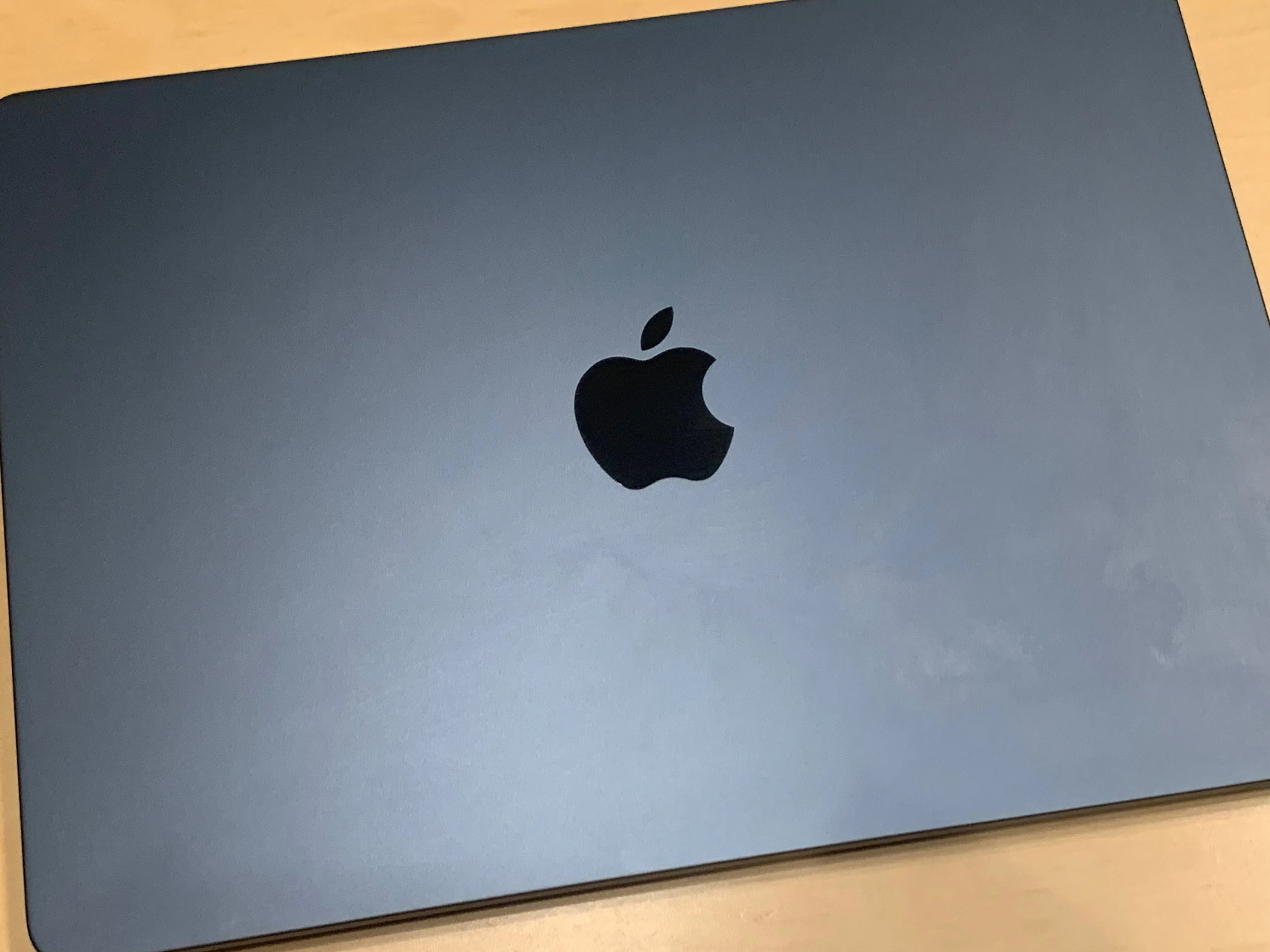 MacBook Air M1 13インチ 8GB/256GB シルバー シール跡 MacBook Air M1 13インチ 8GB/256GB シルバー シール跡