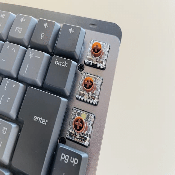 MX Mechanical mini 比較レビュー。赤軸と茶軸で迷ったあなたの参考に