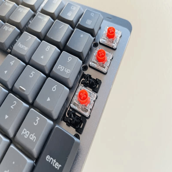 MX Mechanical mini 比較レビュー。赤軸と茶軸で迷ったあなたの参考に