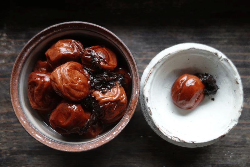 梅干ページ♡⃜ 梅干し①】梅干し作り！ヘタとりから、塩をして白梅酢が上がる