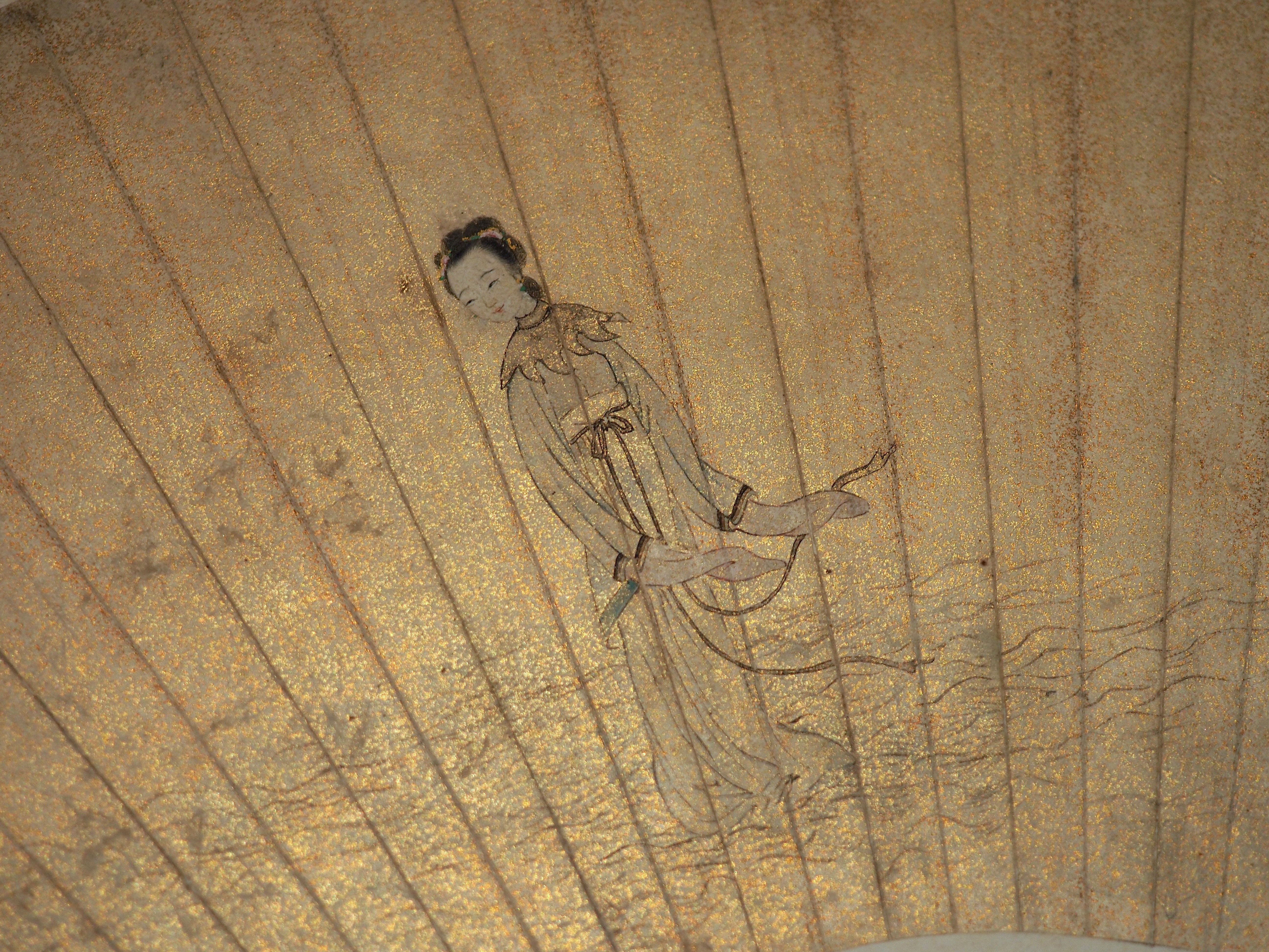 中国人が真剣に観覧する、トーハク東洋館の扇面図が素晴らしいです