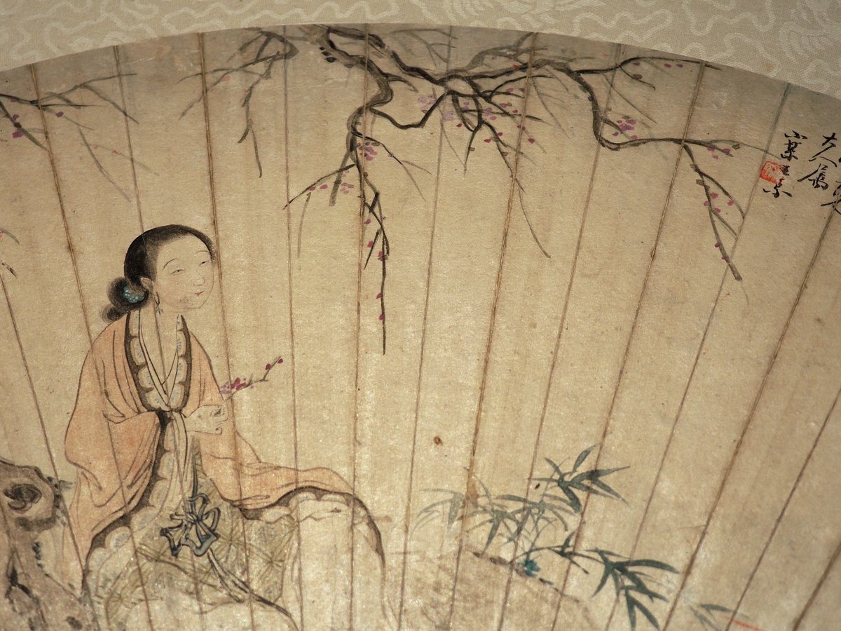 中国人が真剣に観覧する、トーハク東洋館の扇面図が素晴らしいです  