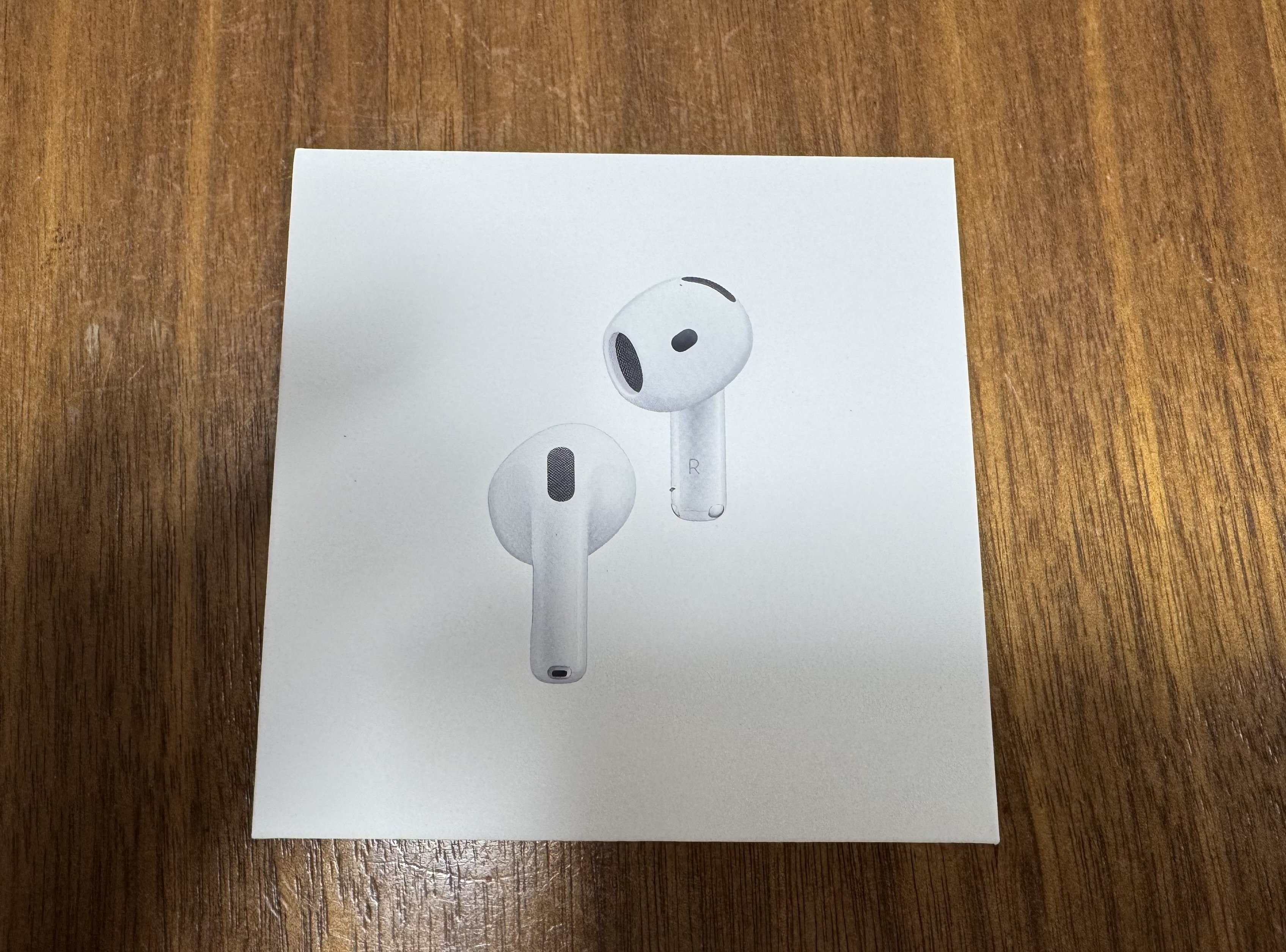 だいぶ遅れてしまいましたが、AirPods4を購入して約1ヶ月以上経った