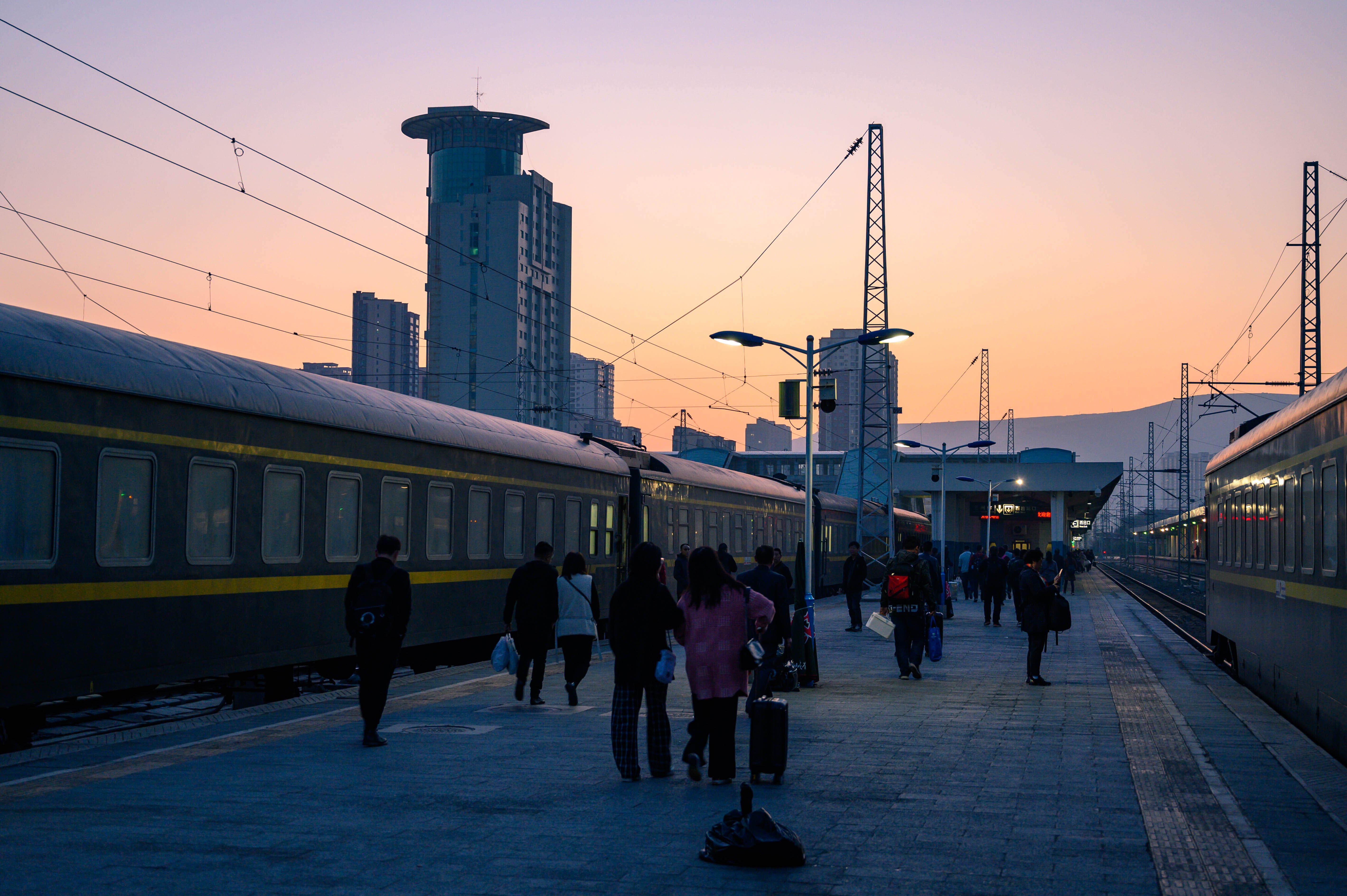 人民鉄路の看板列車を探せ｜plo