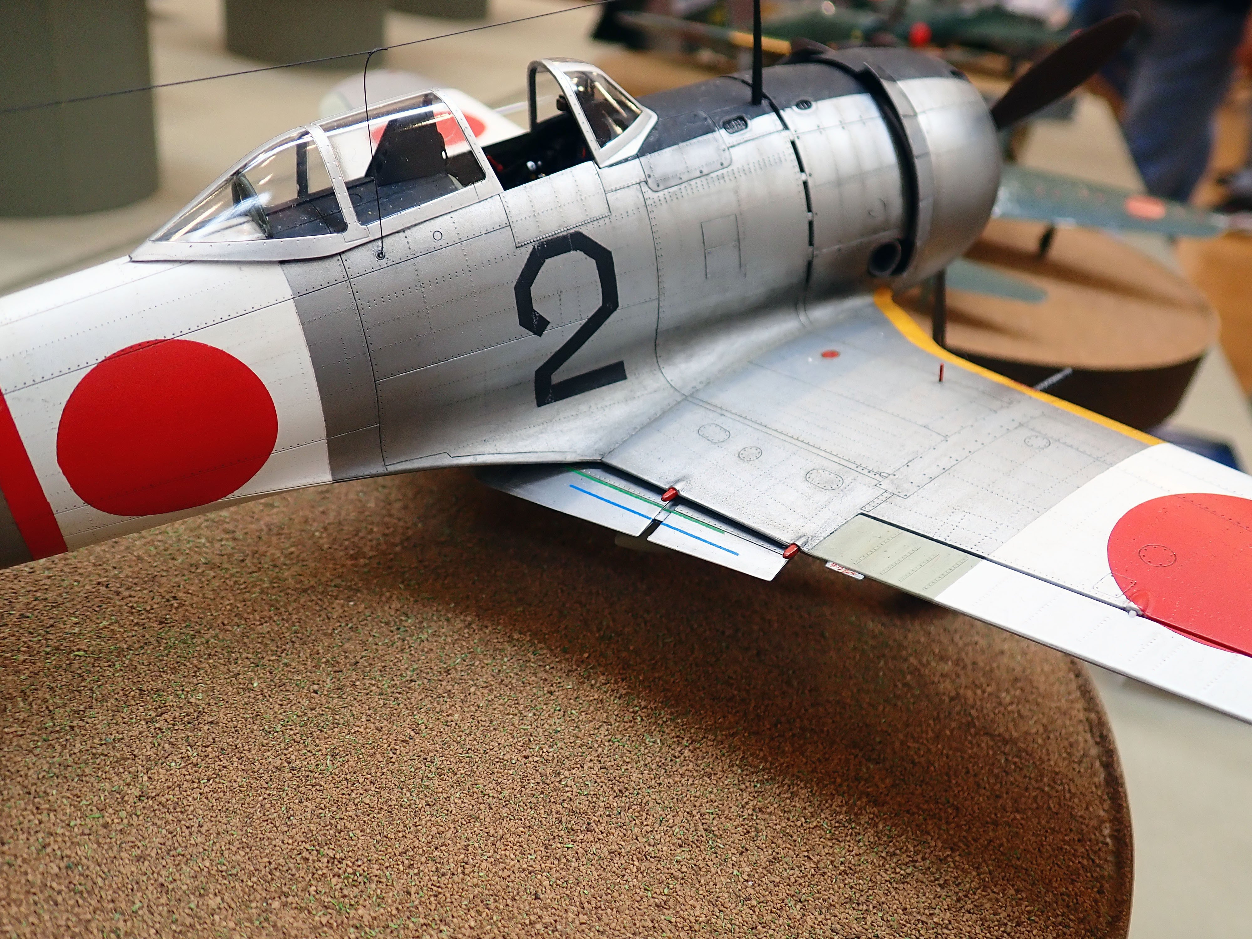 飛行機模型 NR 2101 赤/白 Amazon | スカイネット 1/12 完成品バイク カワサキ 750RS (Z2