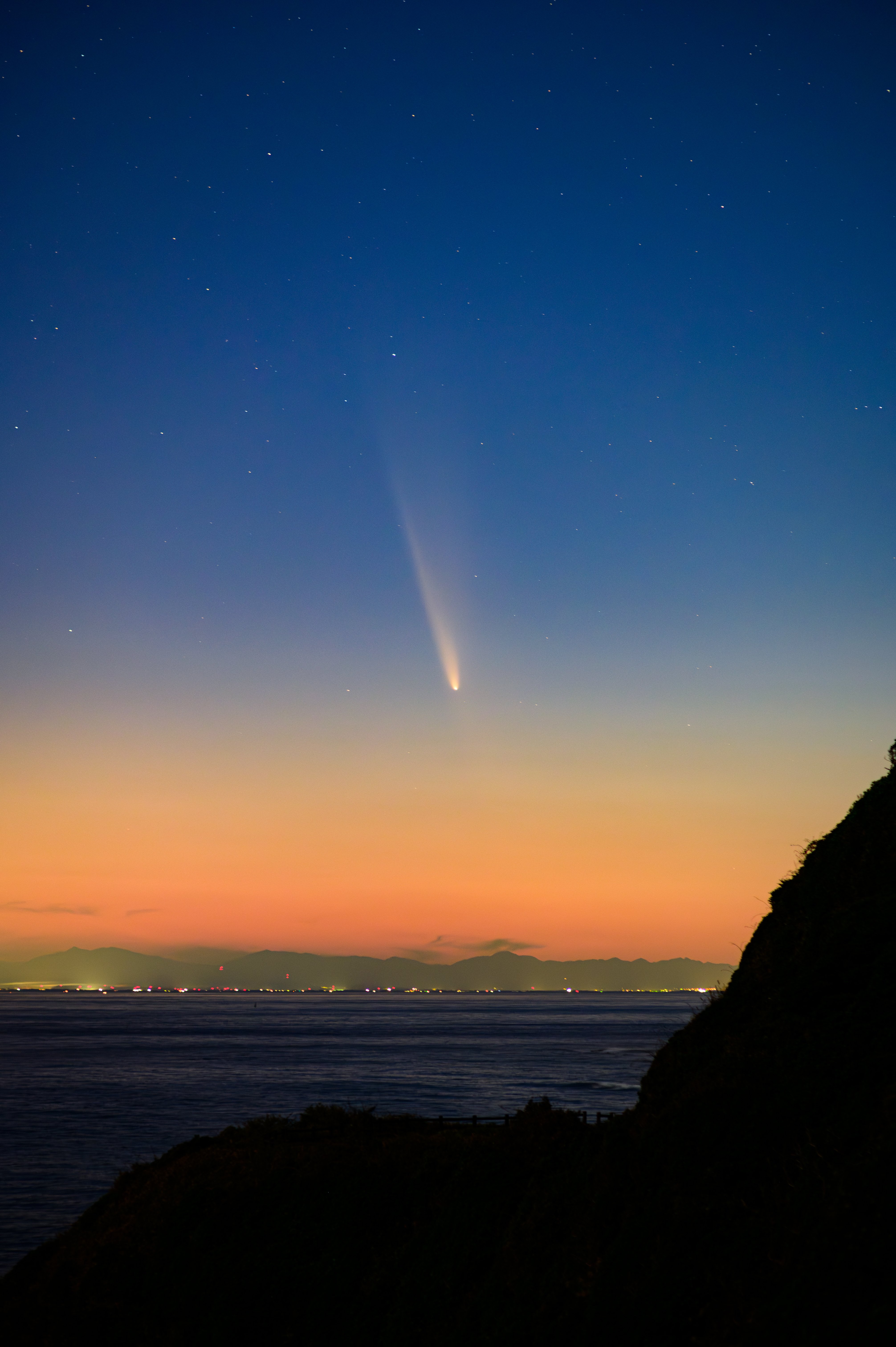 紫金山・アトラス彗星｜松千代