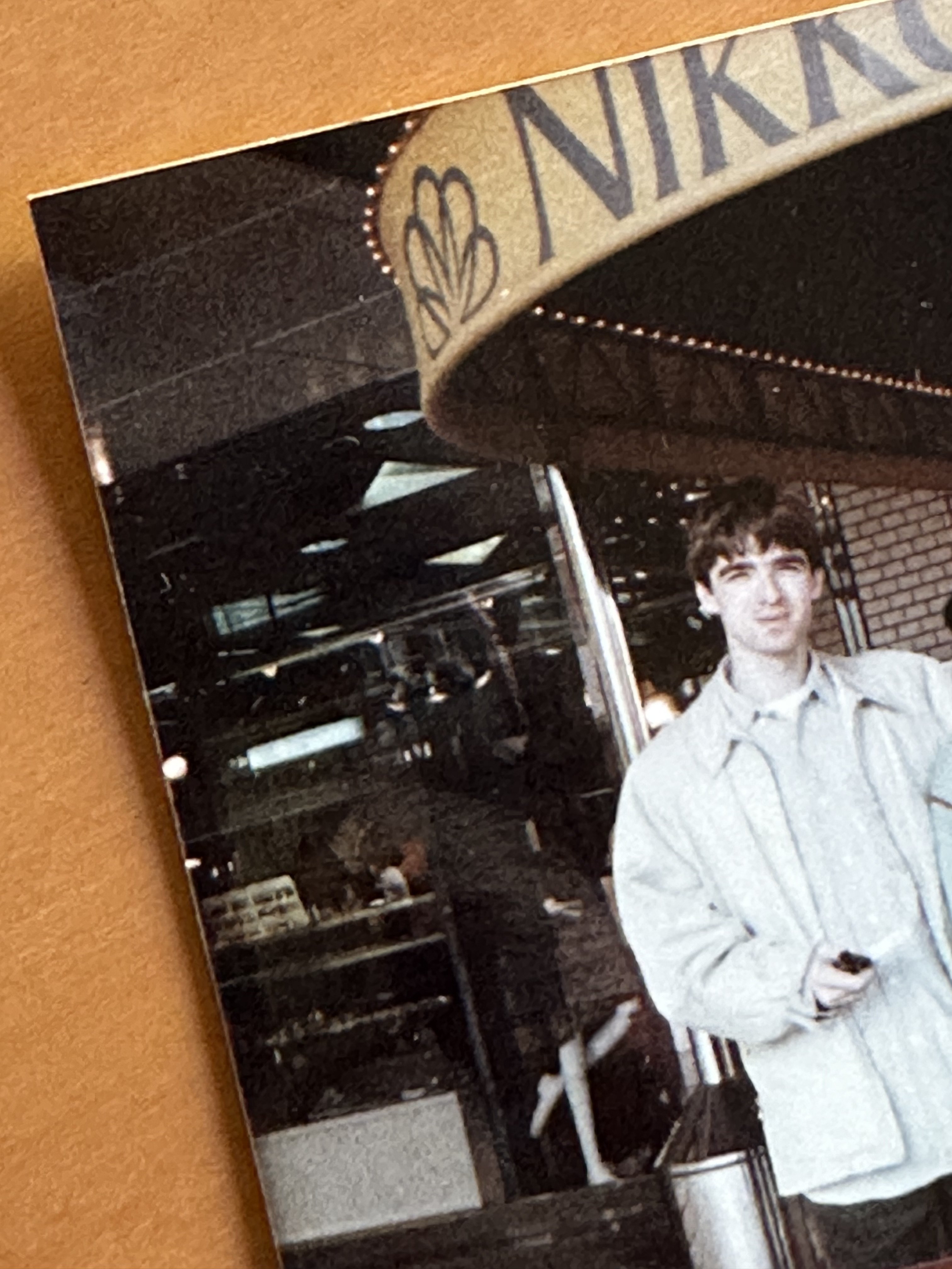 HELP レコード　オアシス　ブラー　参加 オアシス、ブラー、レディオヘッドらが参加。ウォーチャイルド救済を