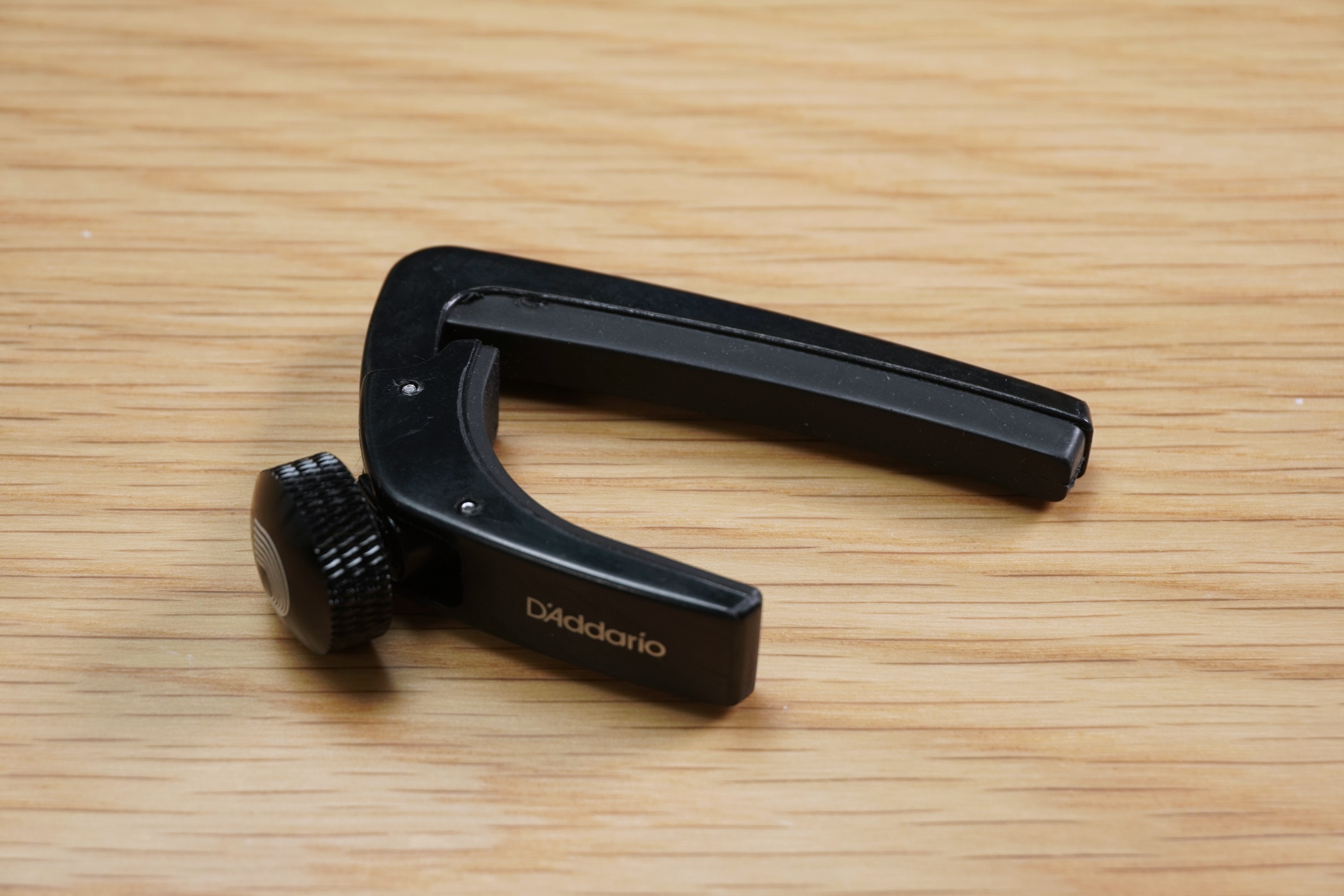 D'AddarioのNS Capo Liteをレビュー！軽量の定番ネジ式