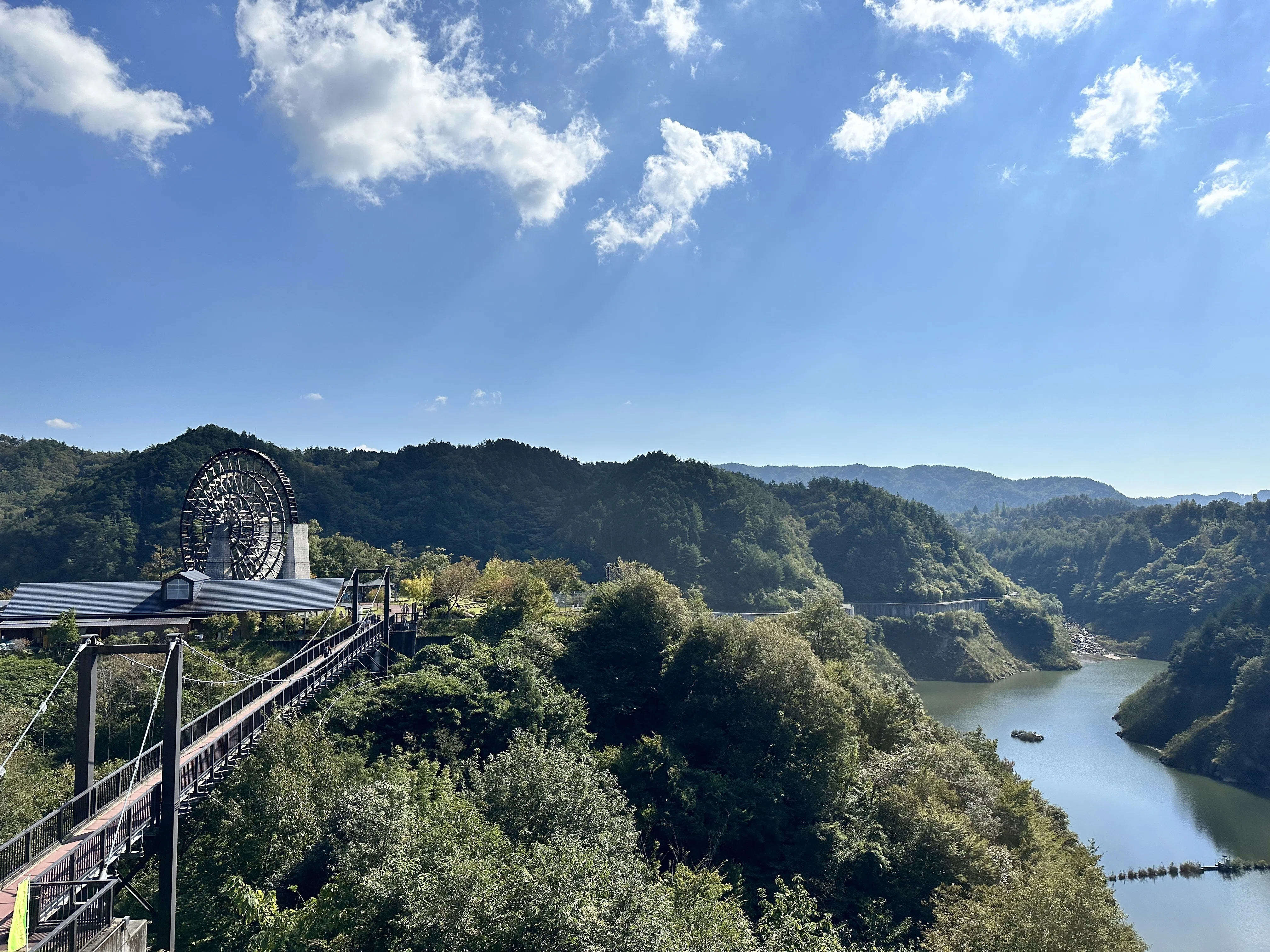 日本一の木製水車！岐阜県恵那市の道の駅 「おばあちゃん市・山岡