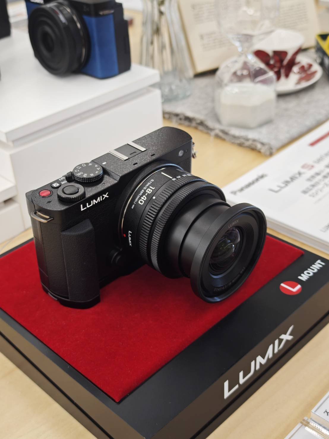 LUMIX 新レンズ「18-40mm F4.5-6.3」世界最小・最軽量 Panasonic