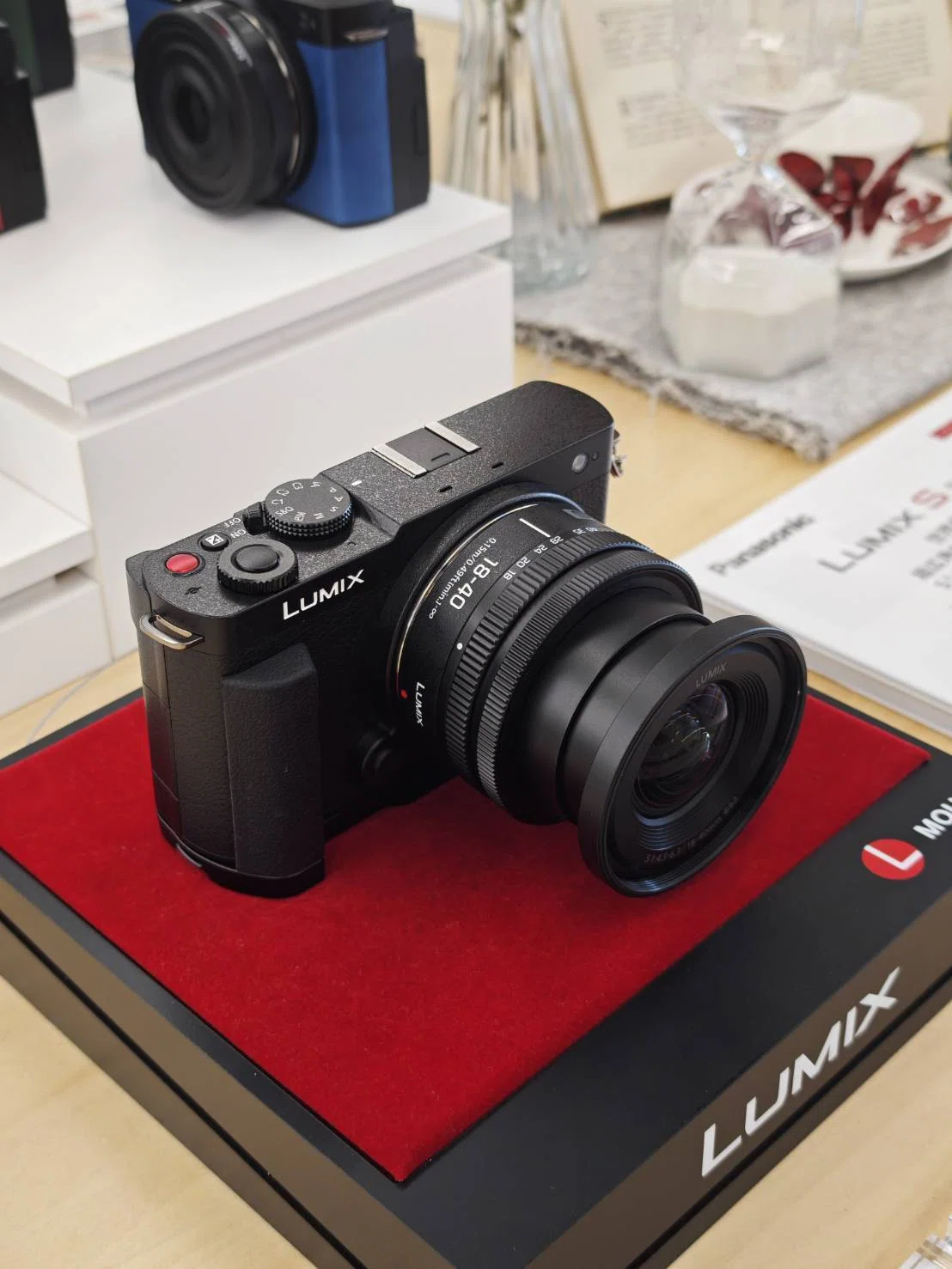 LUMIX 新レンズ「18-40mm F4.5-6.3」世界最小・最軽量 Panasonic S9と 