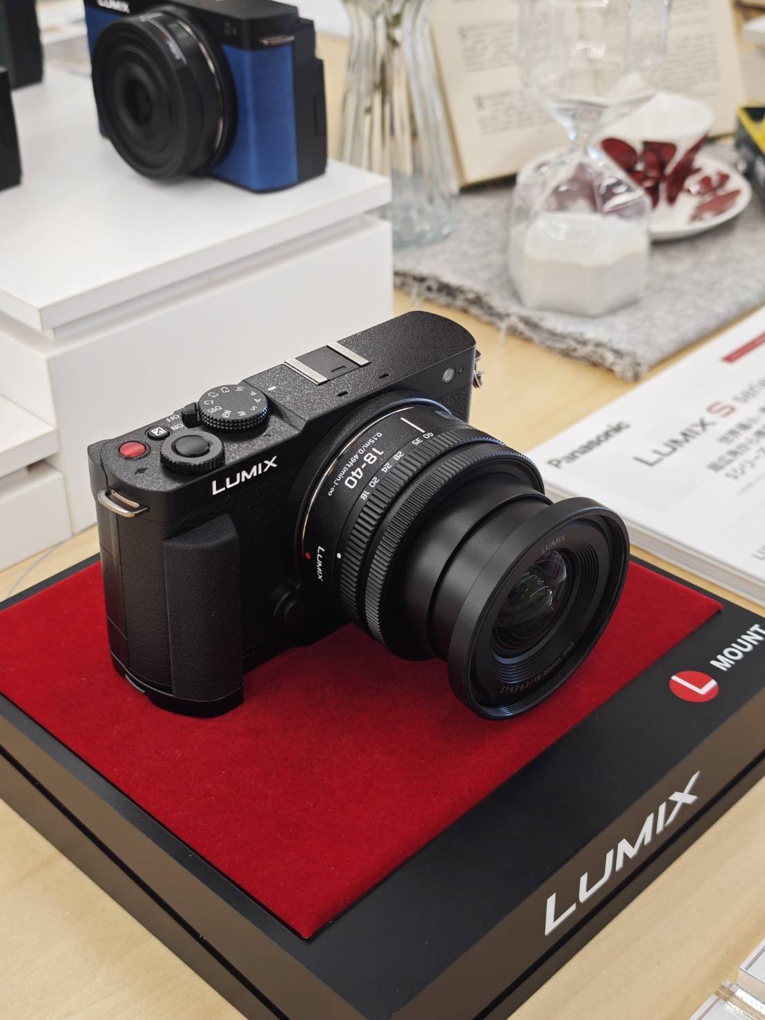 LUMIX 新レンズ「18-40mm F4.5-6.3」世界最小・最軽量 Panasonic LUMIX 新レンズ「18-40mm F4.5-6.3」世界最小・最軽量 Panasonic