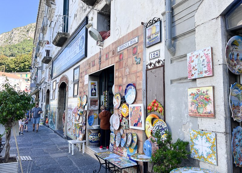 パリの1ヶ月] Day16：イタリア、ナポリに滞在-陶器の街、ヴィエトリ
