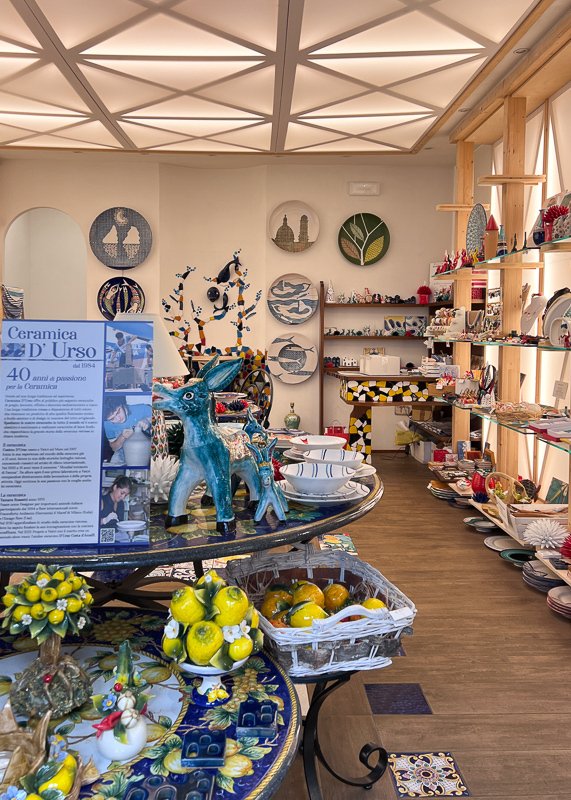 パリの1ヶ月] Day16：イタリア、ナポリに滞在-陶器の街、ヴィエトリ