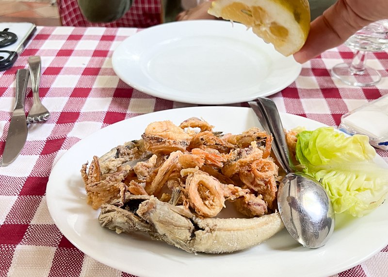 パリの1ヶ月] Day16：イタリア、ナポリに滞在-陶器の街、ヴィエトリ