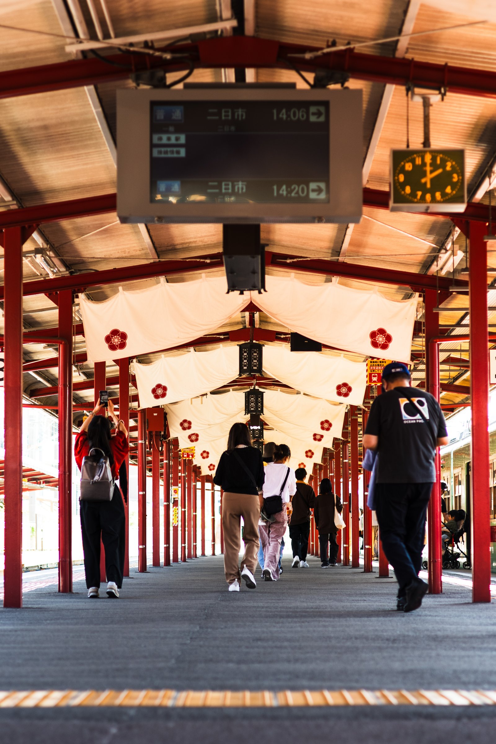駅露出 西鉄太宰府駅 (構内/ホーム)｜ラタ: reautnt