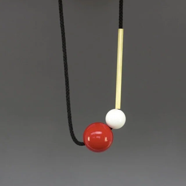 アートとデザインが融合した、ロンドン発のアクセサリーブランド one 
