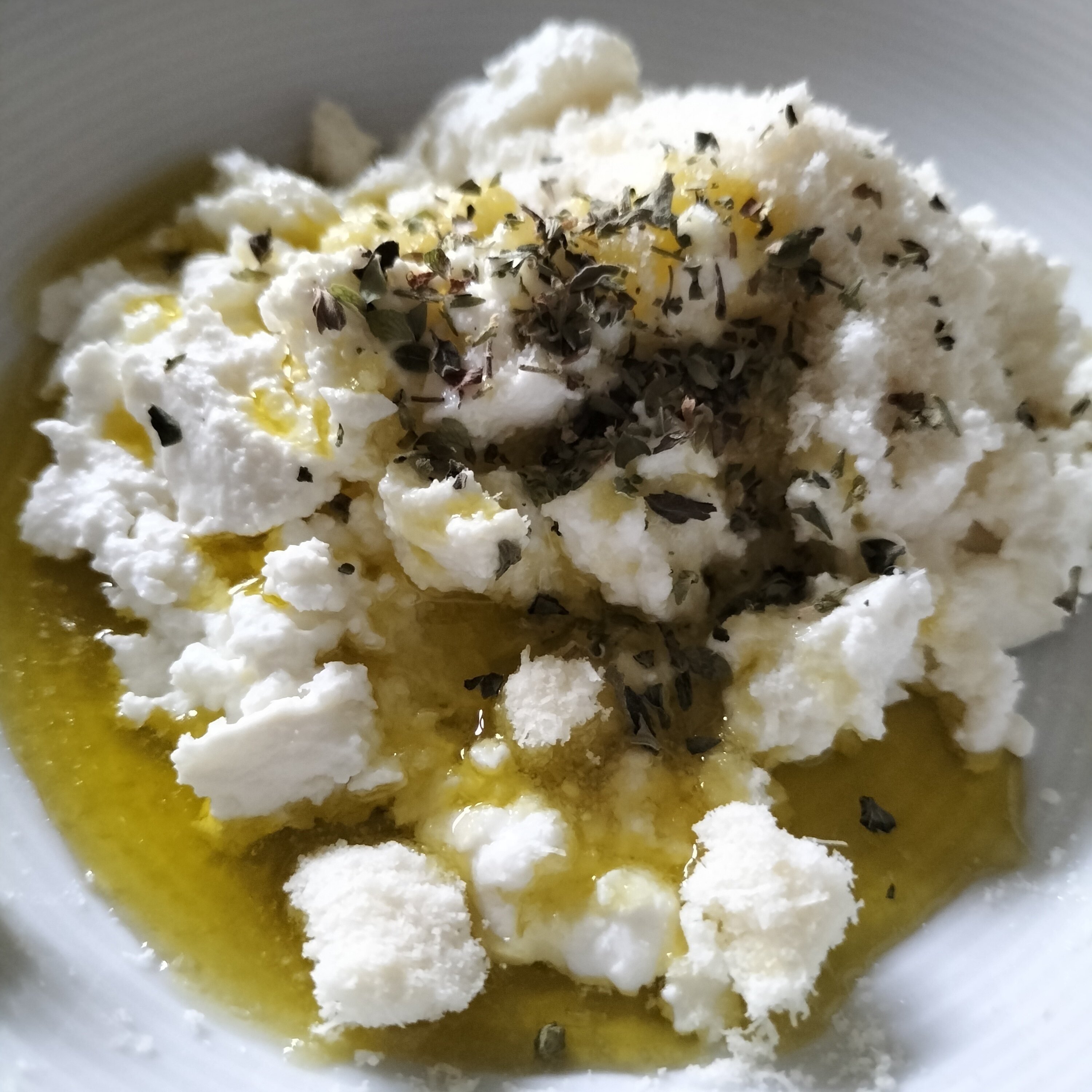 搾りたてオリーブオイルの美味しい食べ方｜yumina@イタリア移住した