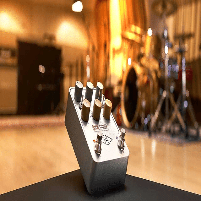 完璧にマイキングされたギタートーンを瞬時に得られる「UAFX OX Stomp