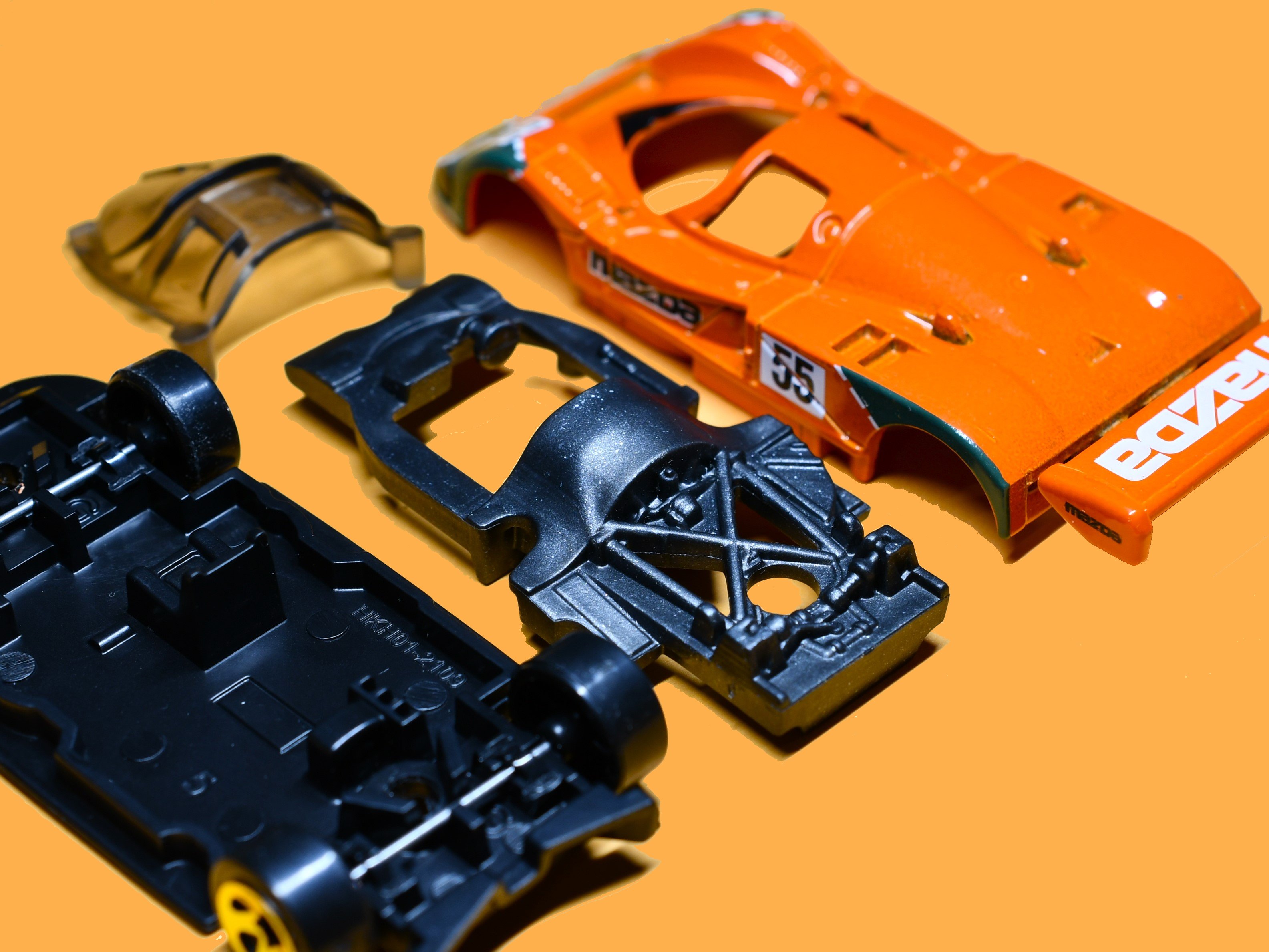 ホットウィール、オレンジ エンジン付きミニカー 503 ホットウィールの787Bをバラしてみると……｜伊丹孝裕＠partial