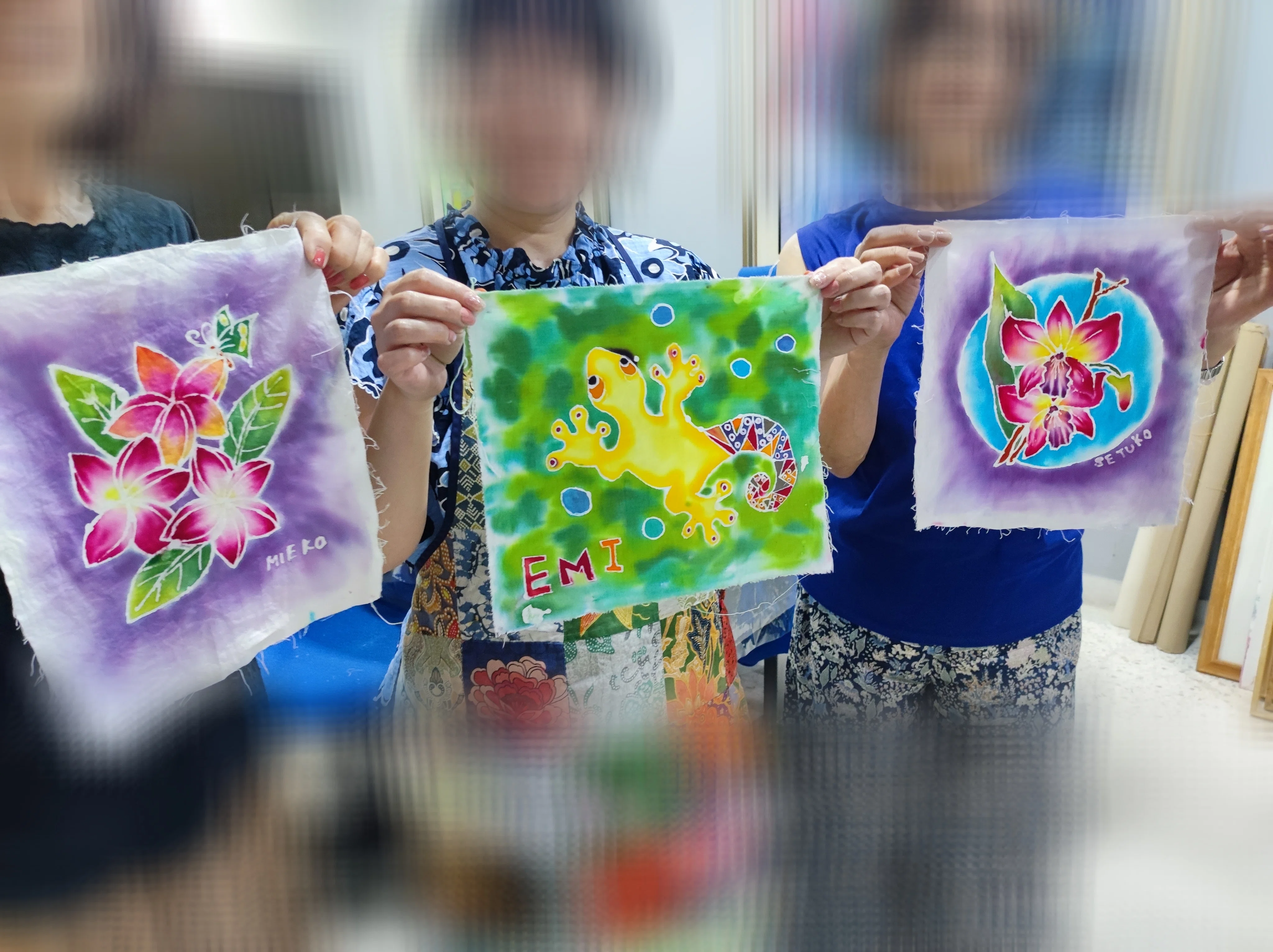 【アジアンアート】バティック(ろうけつ染め )絵画(桃色)マレーシア購入 新品 マレーシア伝統工芸バティック(ろうけつ染め)旅行者体験クラス