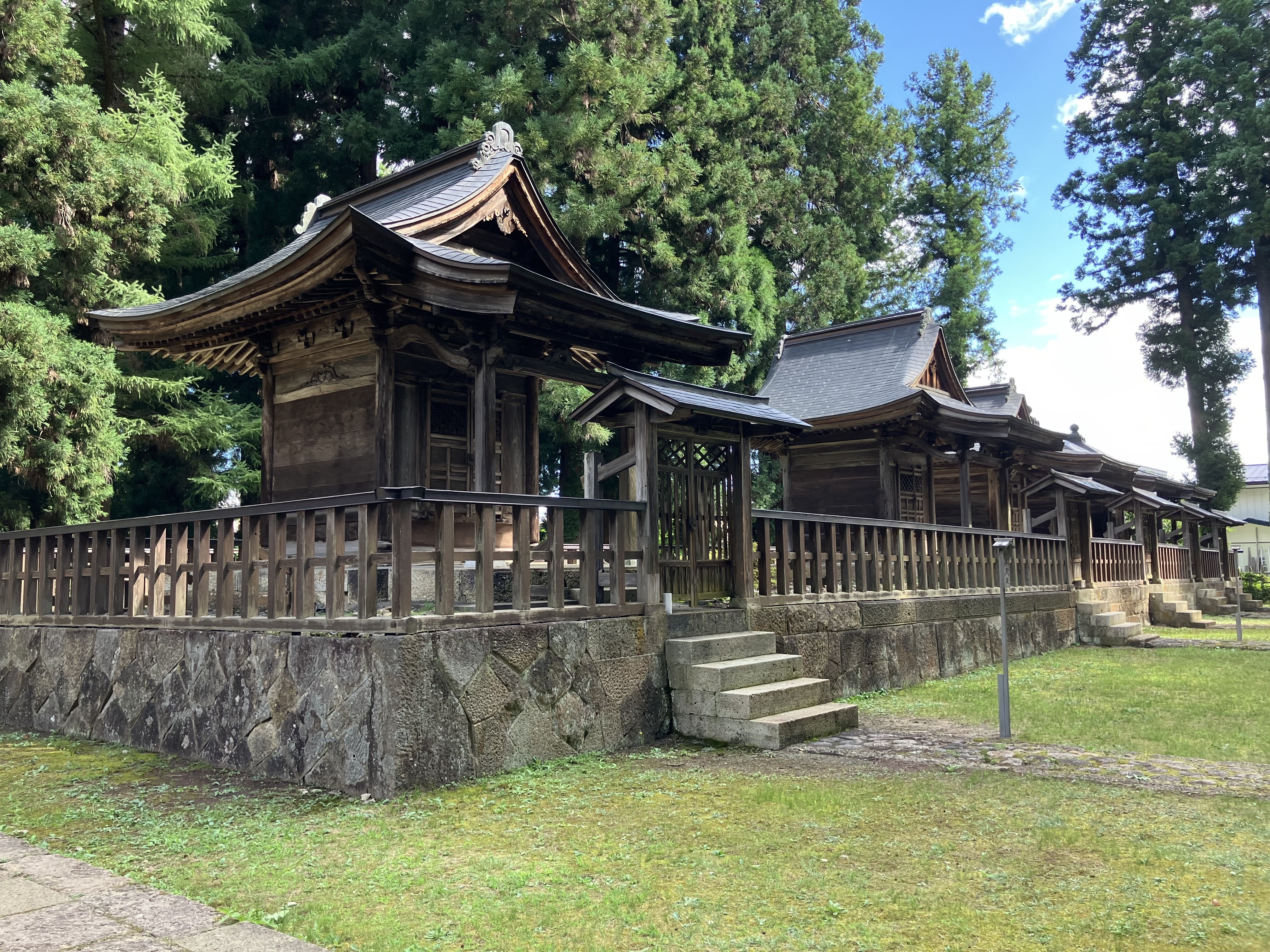 雑記：米沢藩上杉家の廟所と上杉謙信の供養塔｜綾