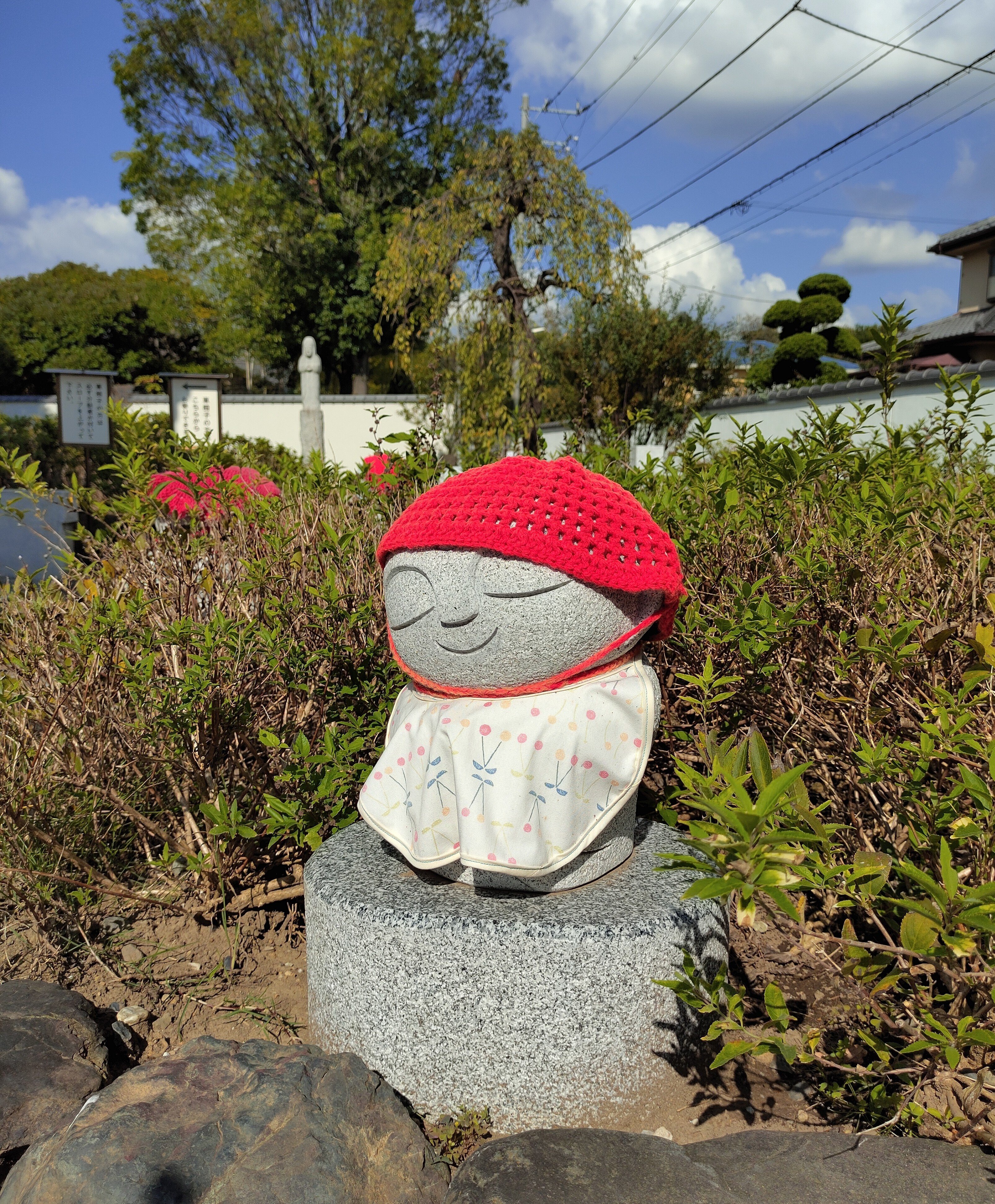 縛られたお地蔵さま｜かえる