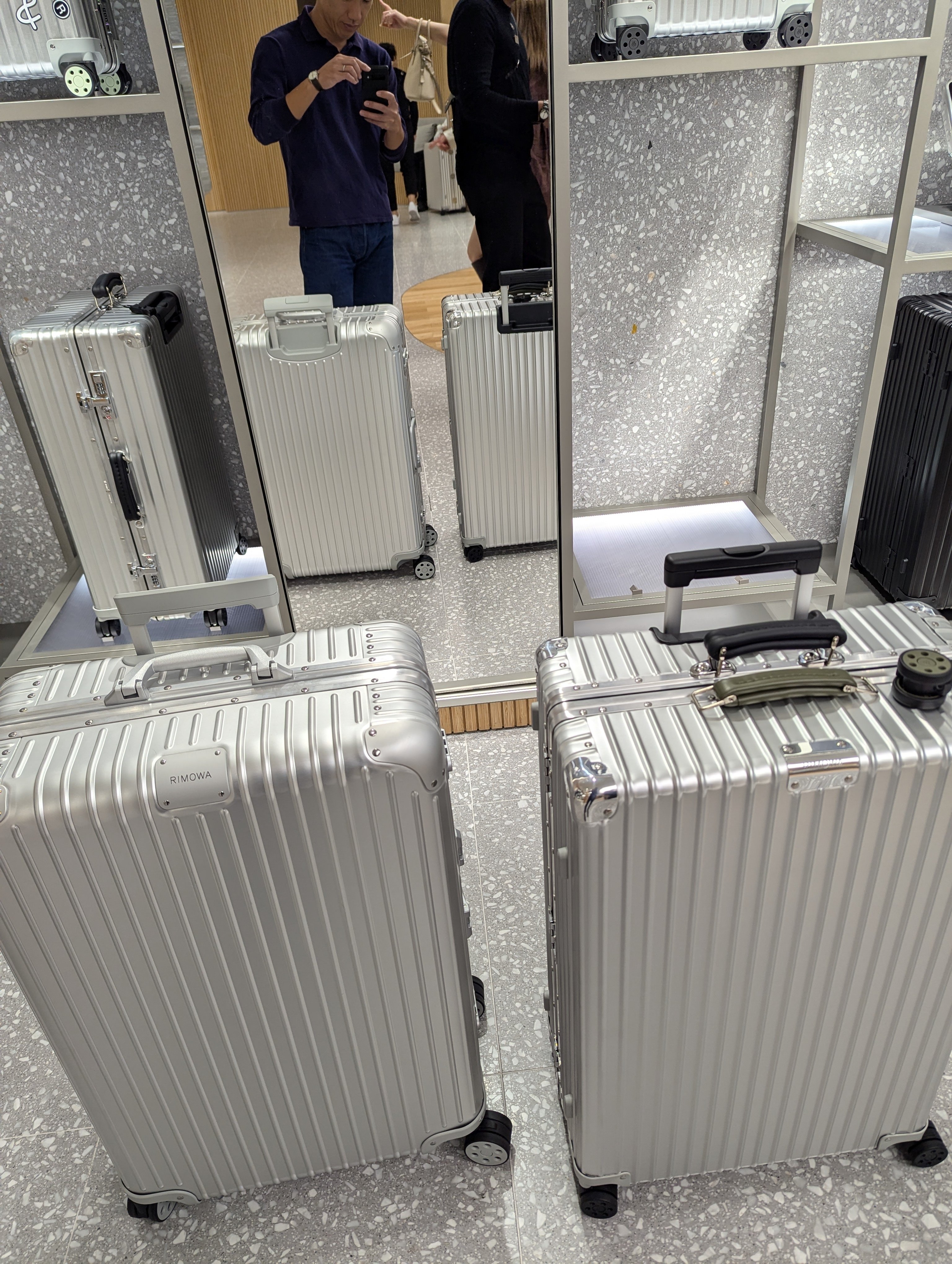 RIMOWA。リモワ。スーツケース。クラシック。ゆがみ、キズ、使用