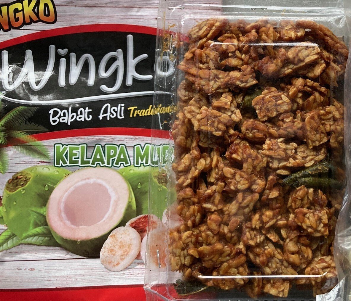 ジャワ島で入手　黒の地に金色、黄緑、橙、4色のモチーフ、絹のイカット布ビンテージ PANDAN TREEジャワ島イカット＆プランギ|ジャワ島イカットと手紡ぎ綿