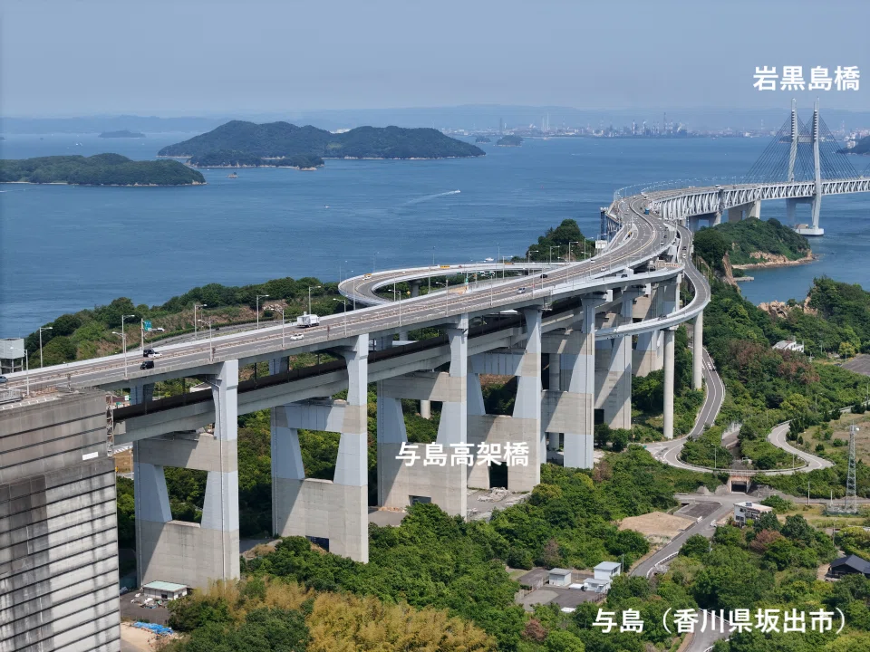 空撮：土木：道路：鉄道：瀬戸中央自動車道・瀬戸大橋の橋梁群（香川県