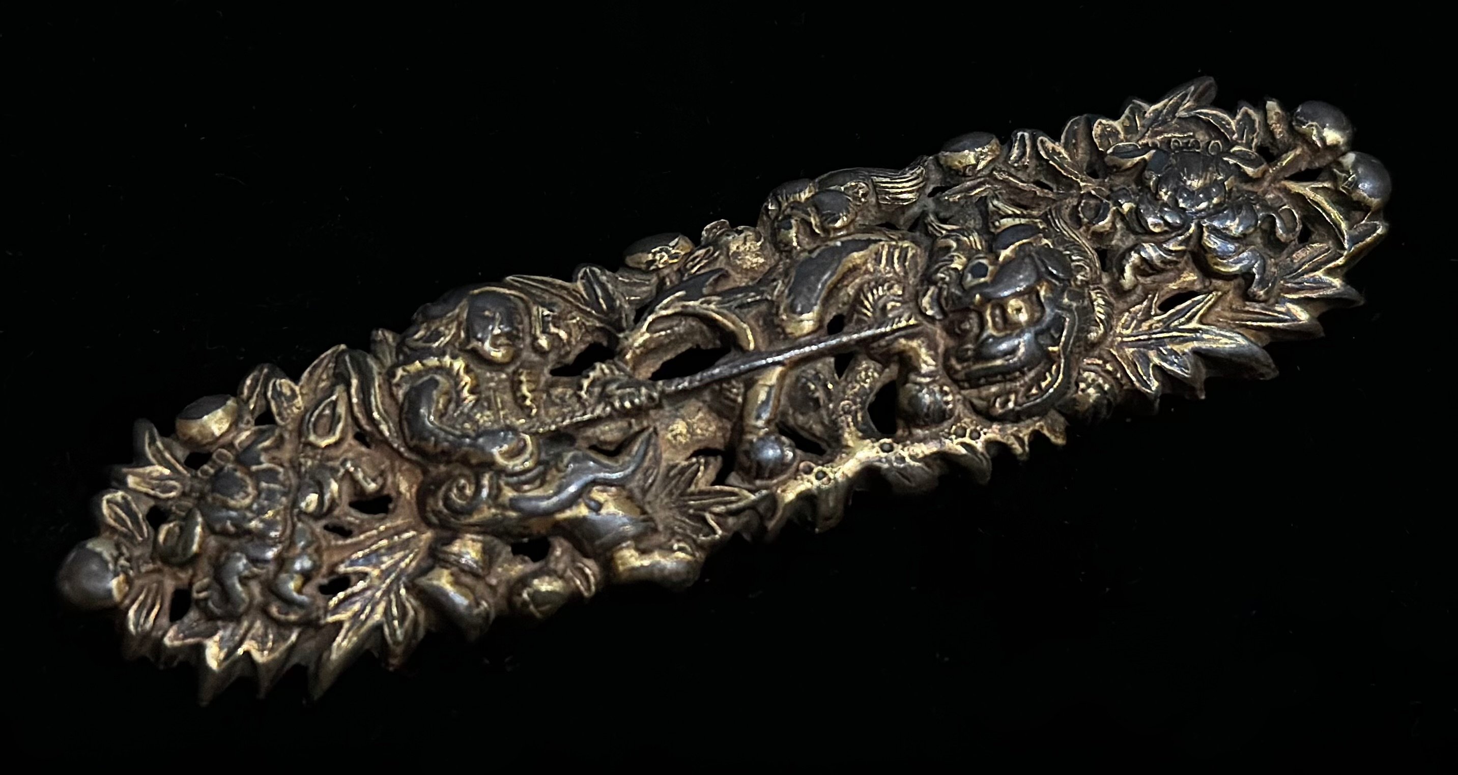 蝦夷目貫⑪ 獅子引韃靼人図②｜刀箱師の日本刀ブログ 中村圭佑