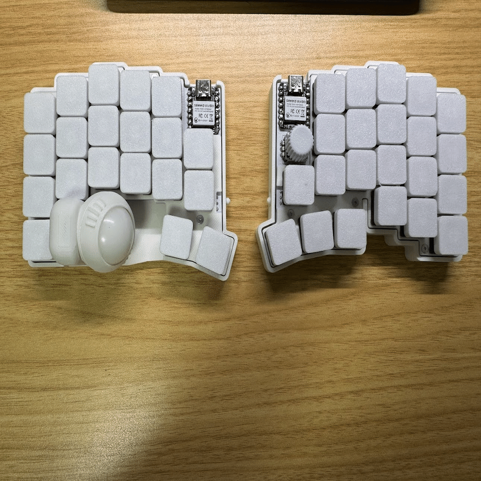 話題の無線トラックボール付きキーボード「moNa」ファースト