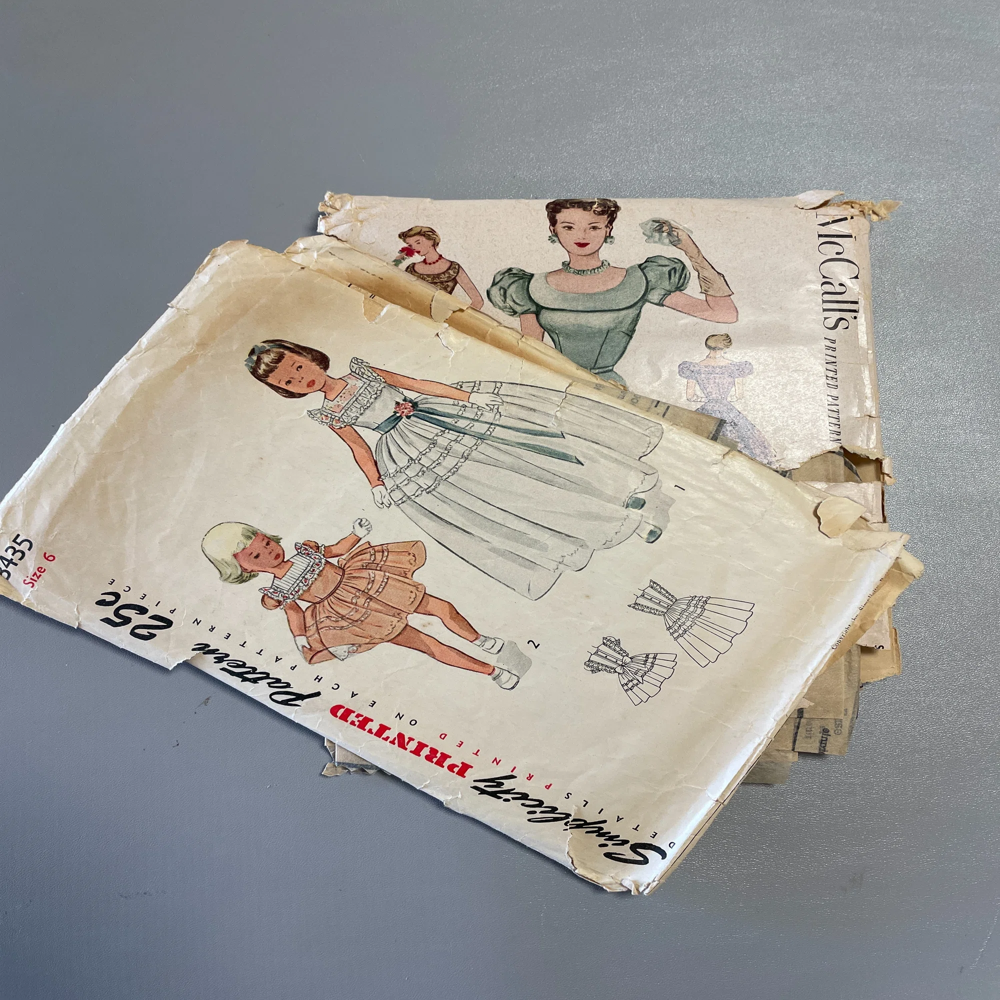 Finding Antique Sewing Patterns｜株式会社コロン