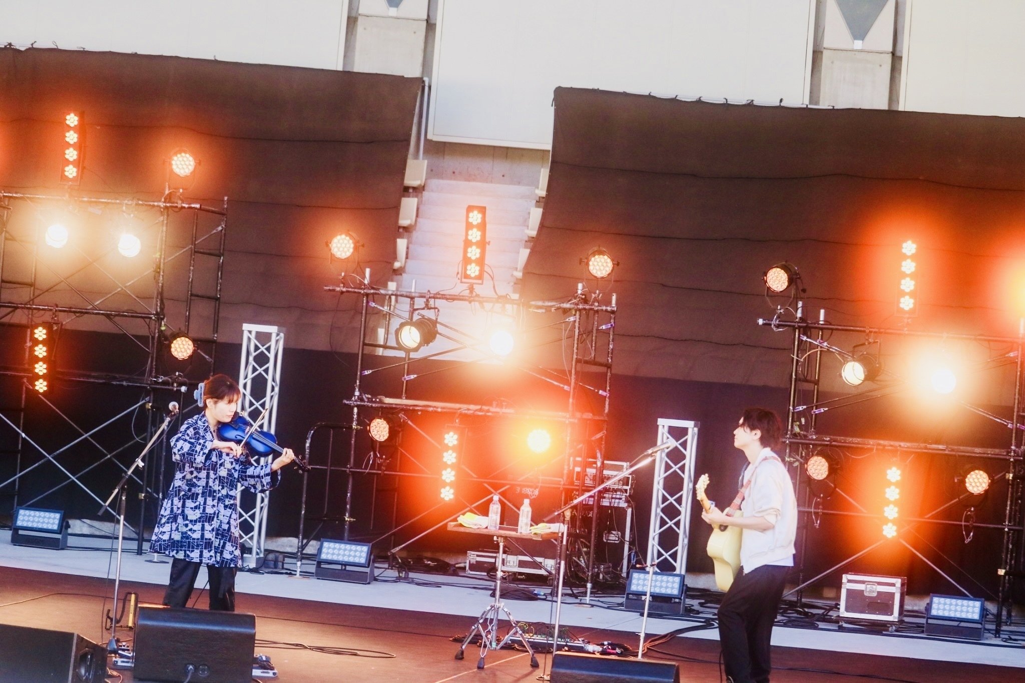 現役バンドマンが弾き語りであなたの人生を歌にします。 現役バンドマンが弾き語りであなたの人生を歌にします。 現役