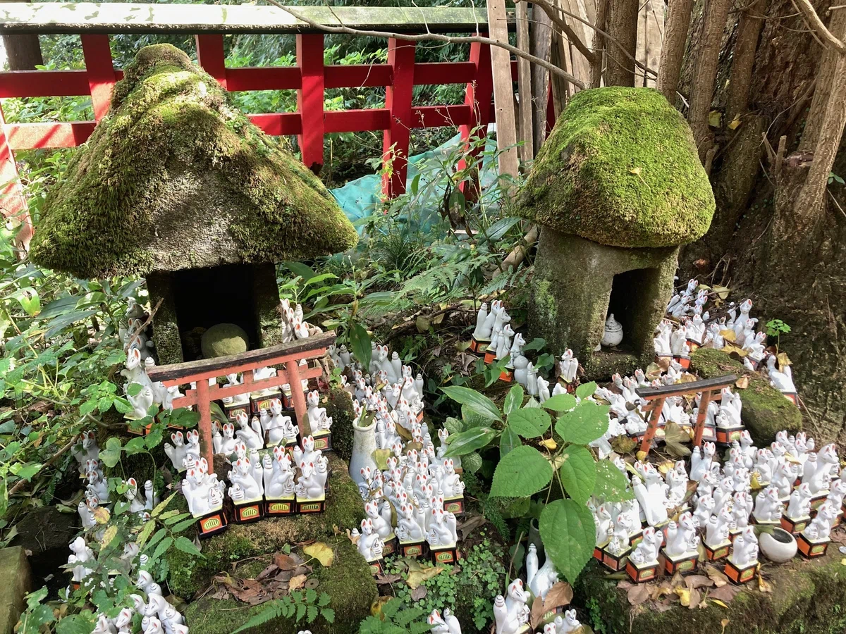佐助稲荷神社の祠