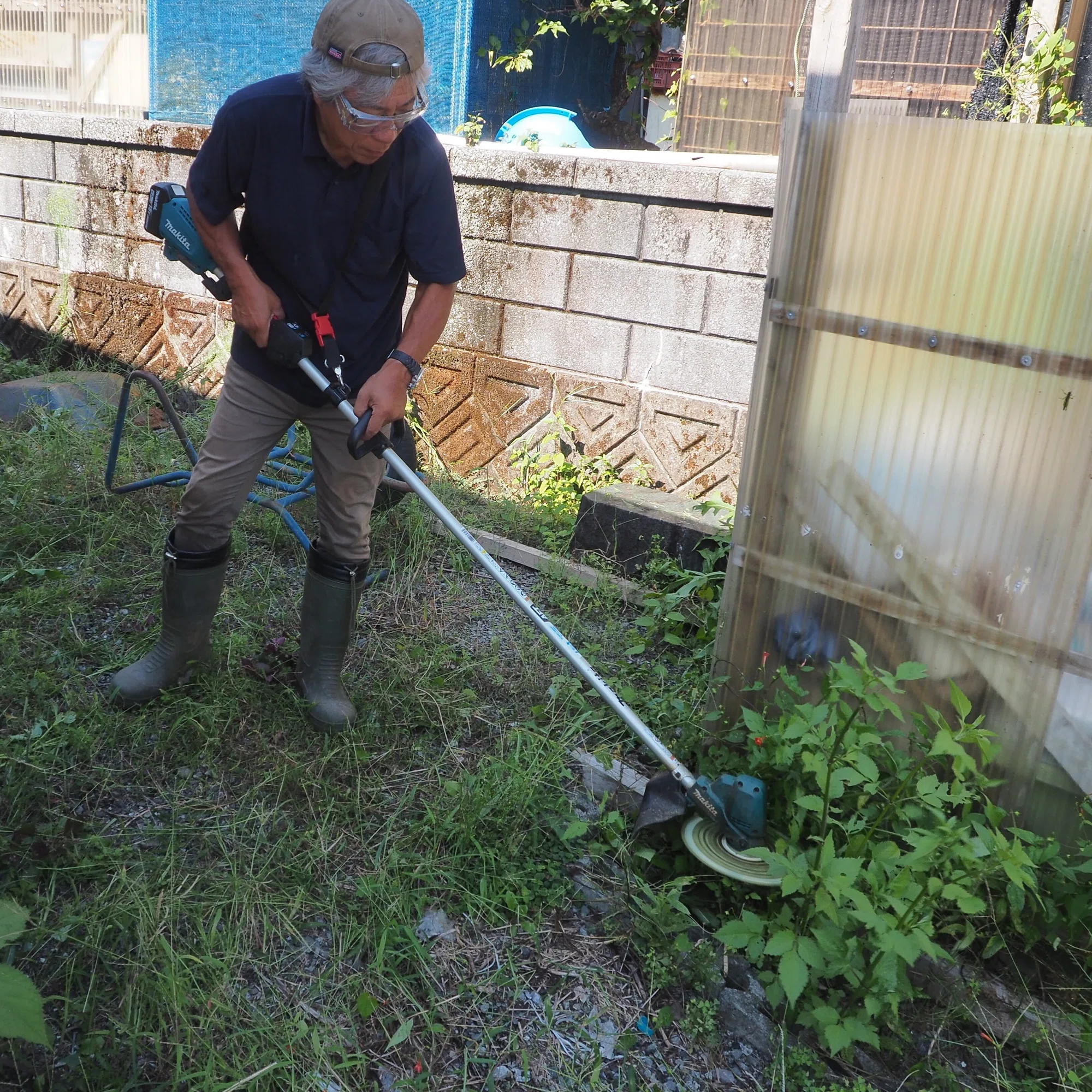 充電式草刈り機を使いこなせ 雑草との闘いの極意｜中山道雄