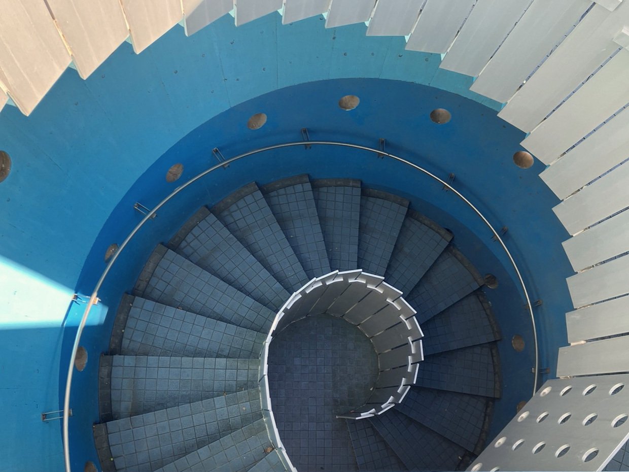 青の階段 山下公園・青の螺旋階段（神奈川県横浜市）｜階段が好き